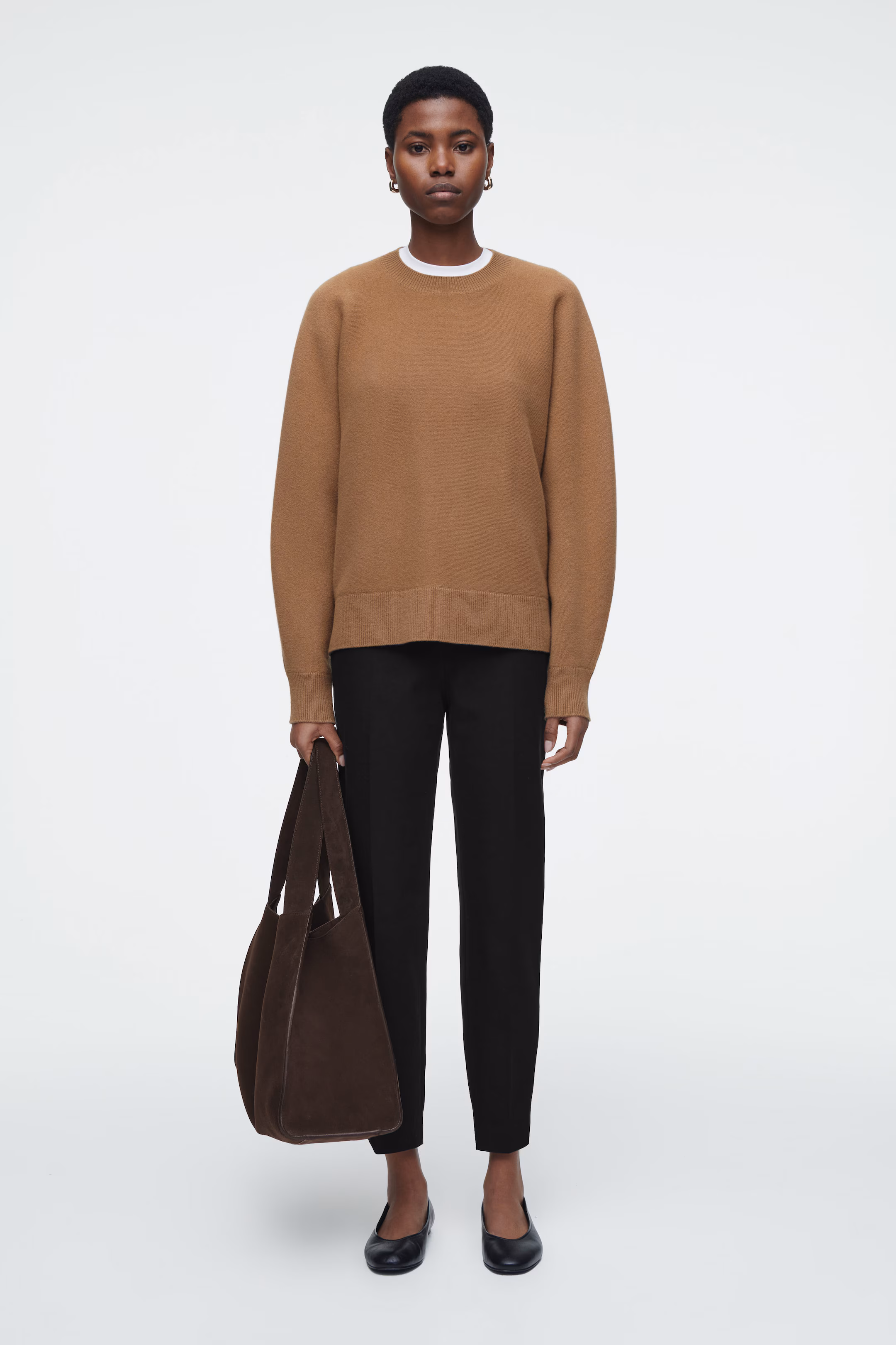 ELONGATED CAPRI TROUSERS