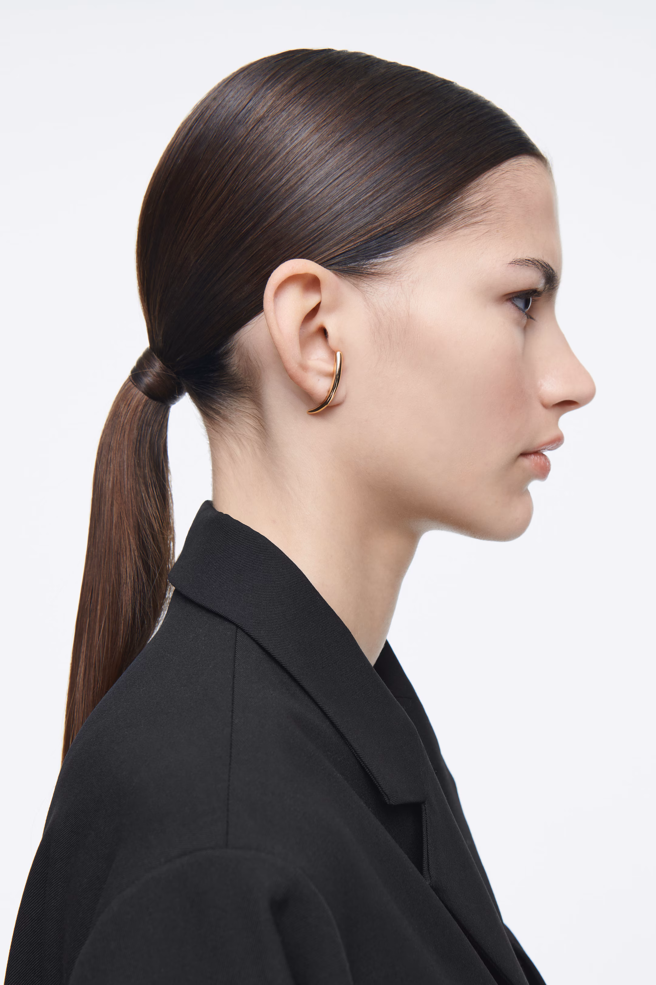 CURVED STUD EARRINGS