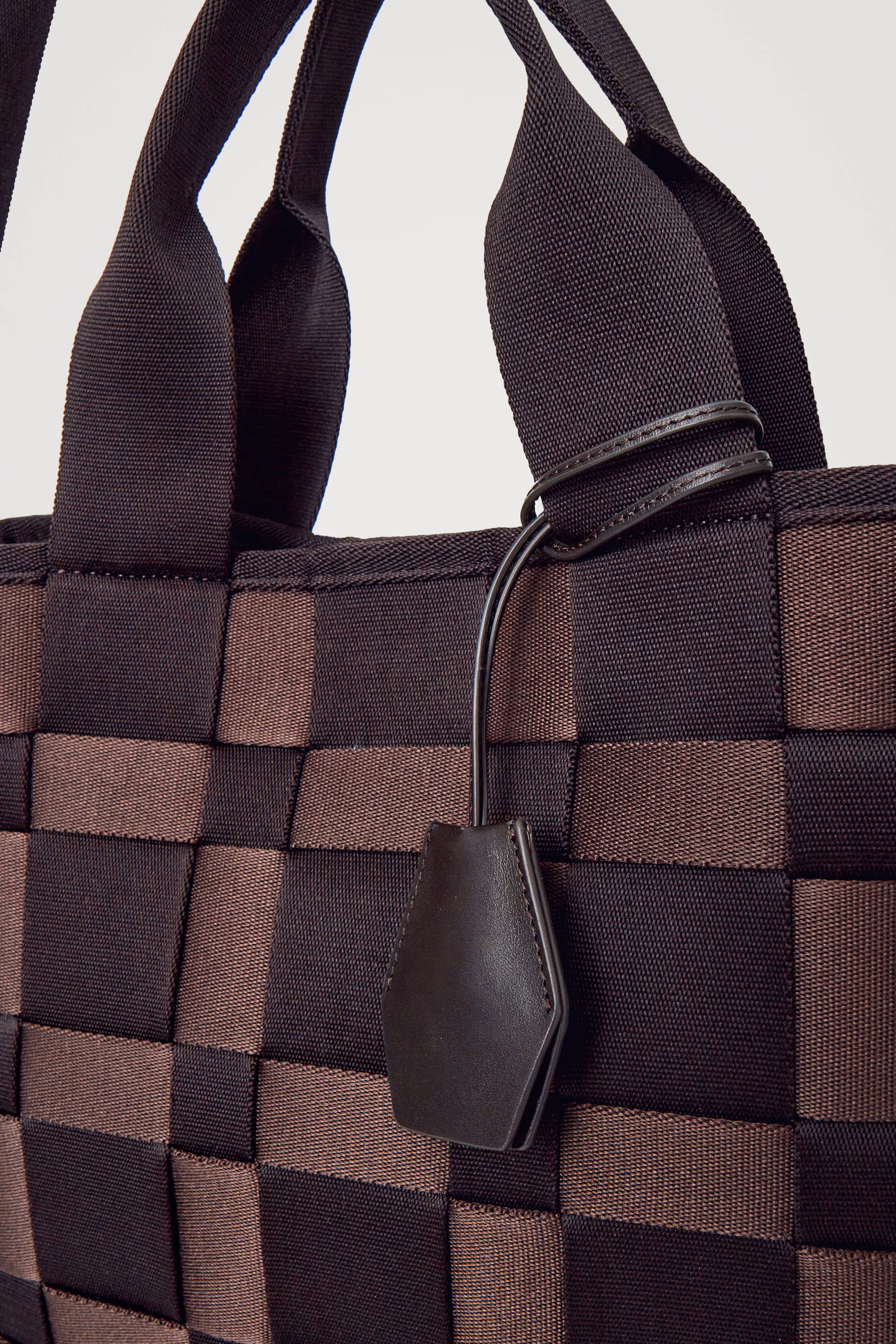 WOVEN TOTE BAG - WEBBING
