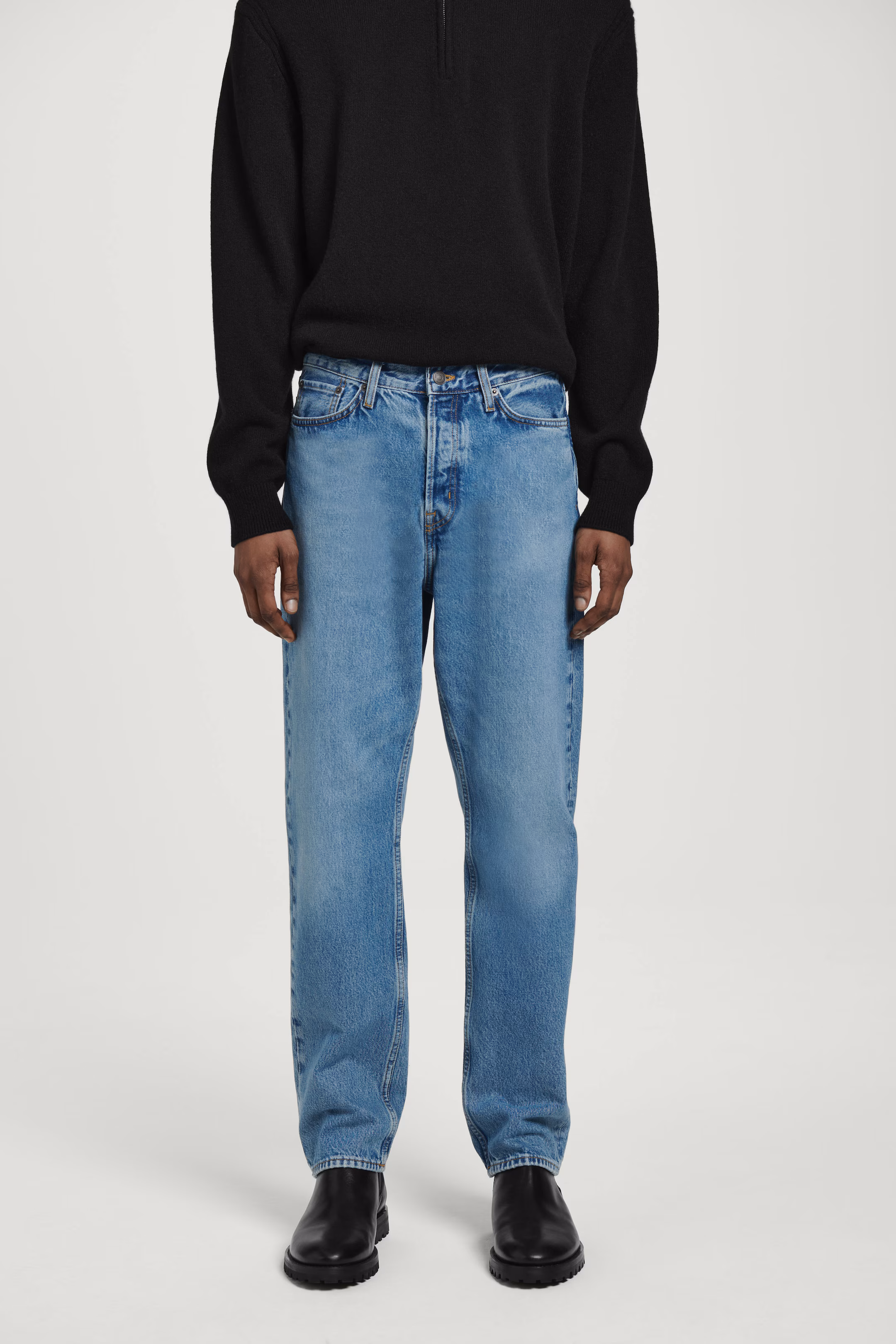 SIGNATURE STRAIGHT-LEG JEANS