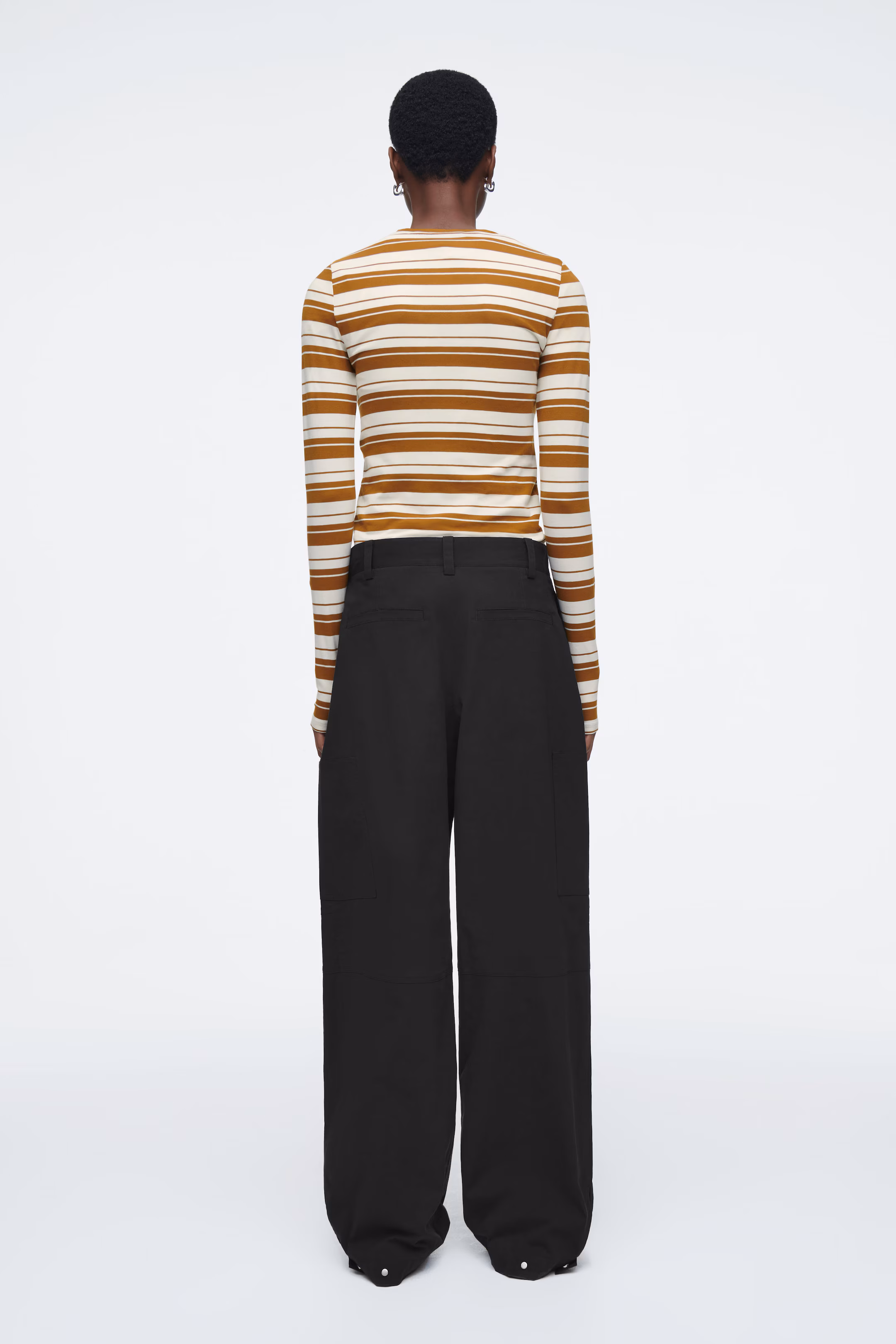 SLIM LIGHTWEIGHT LONG-SLEEVED TOP