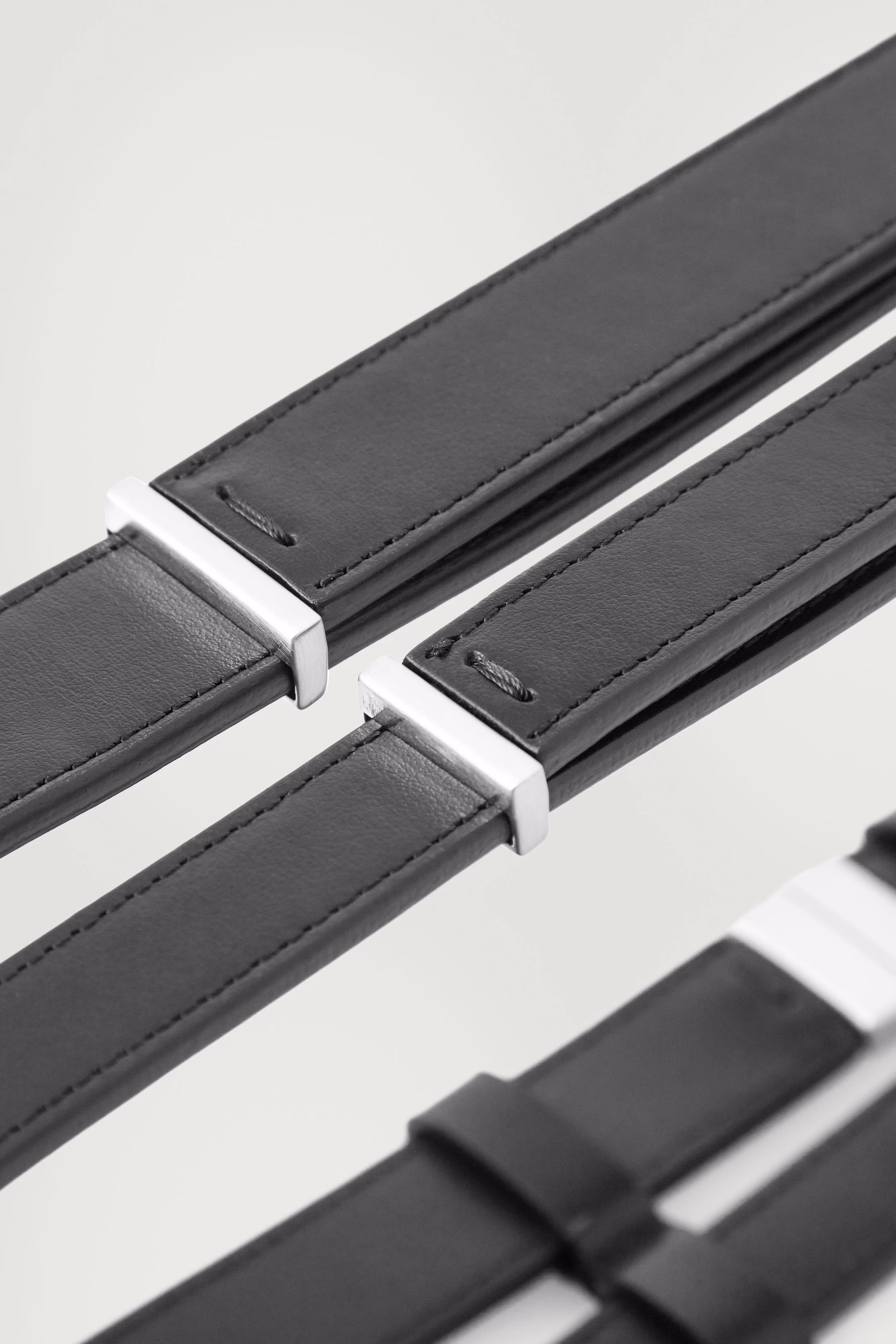 THE DOUBLE-STRAP LEATHER BELT