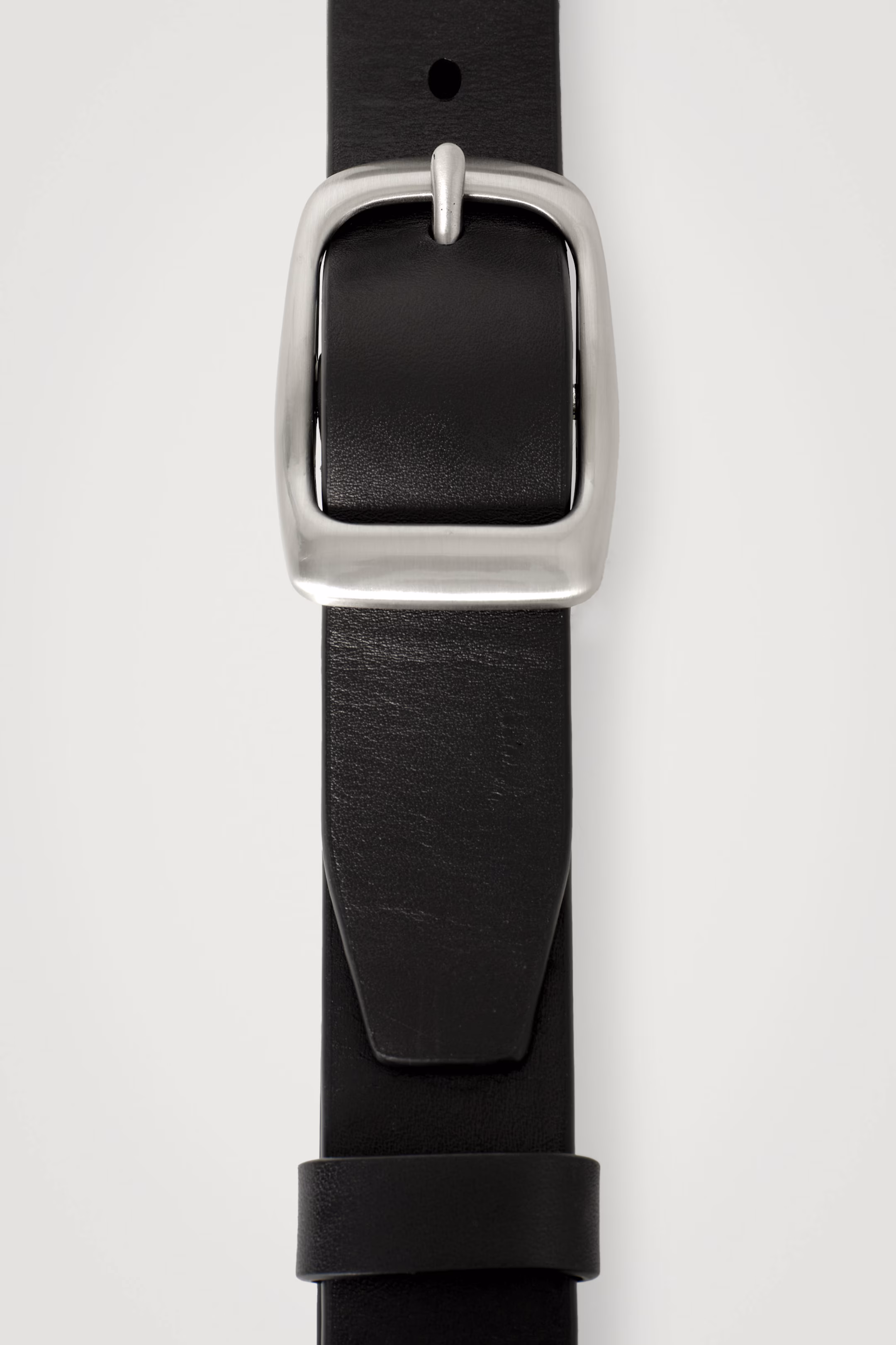 CURVED-BUCKLE LEATHER BELT