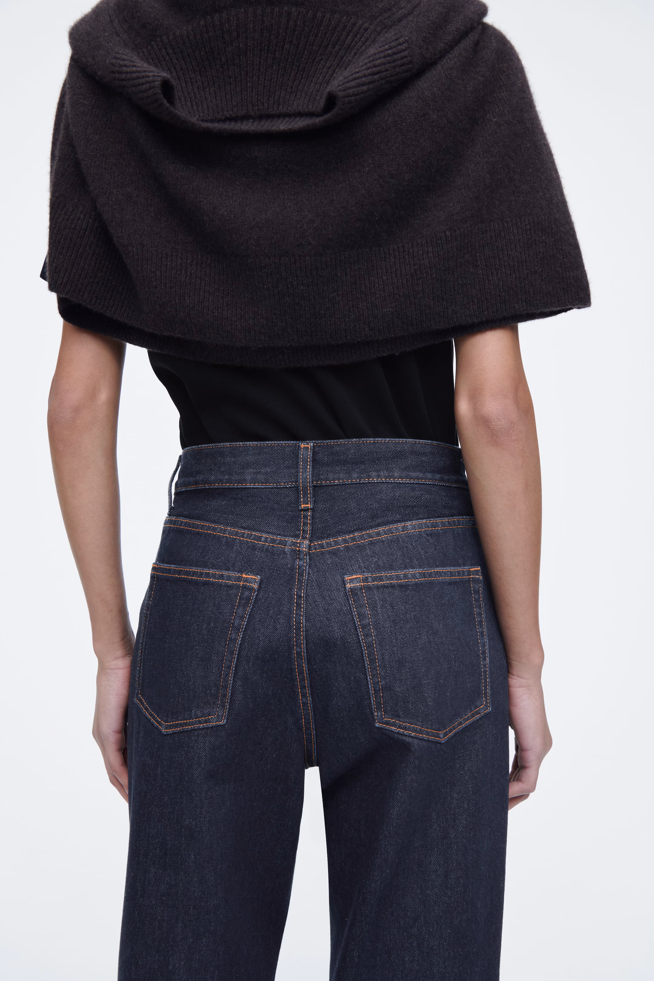 COLUMN STRAIGHT-LEG JEANS