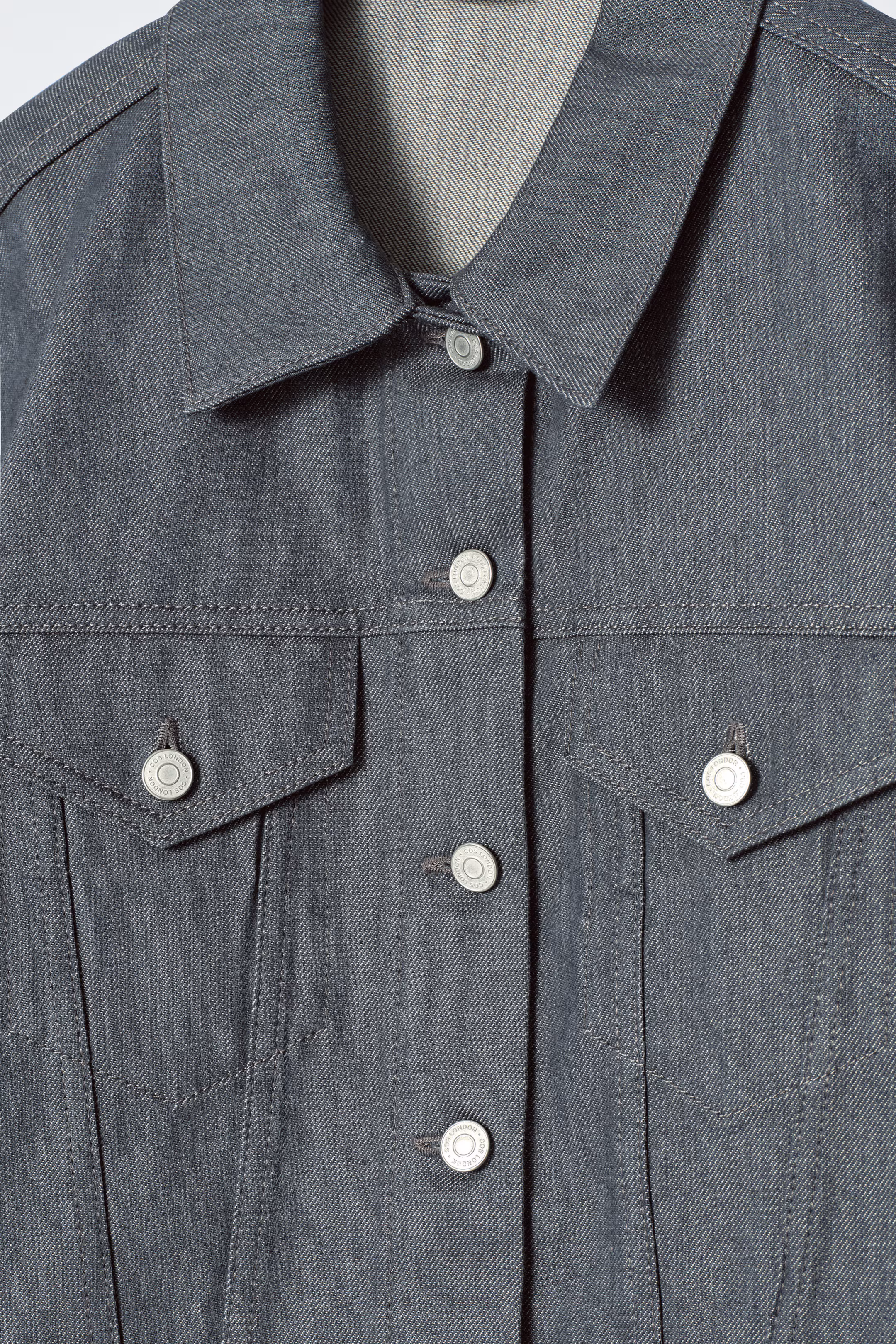 OVERSIZED RAW DENIM JACKET