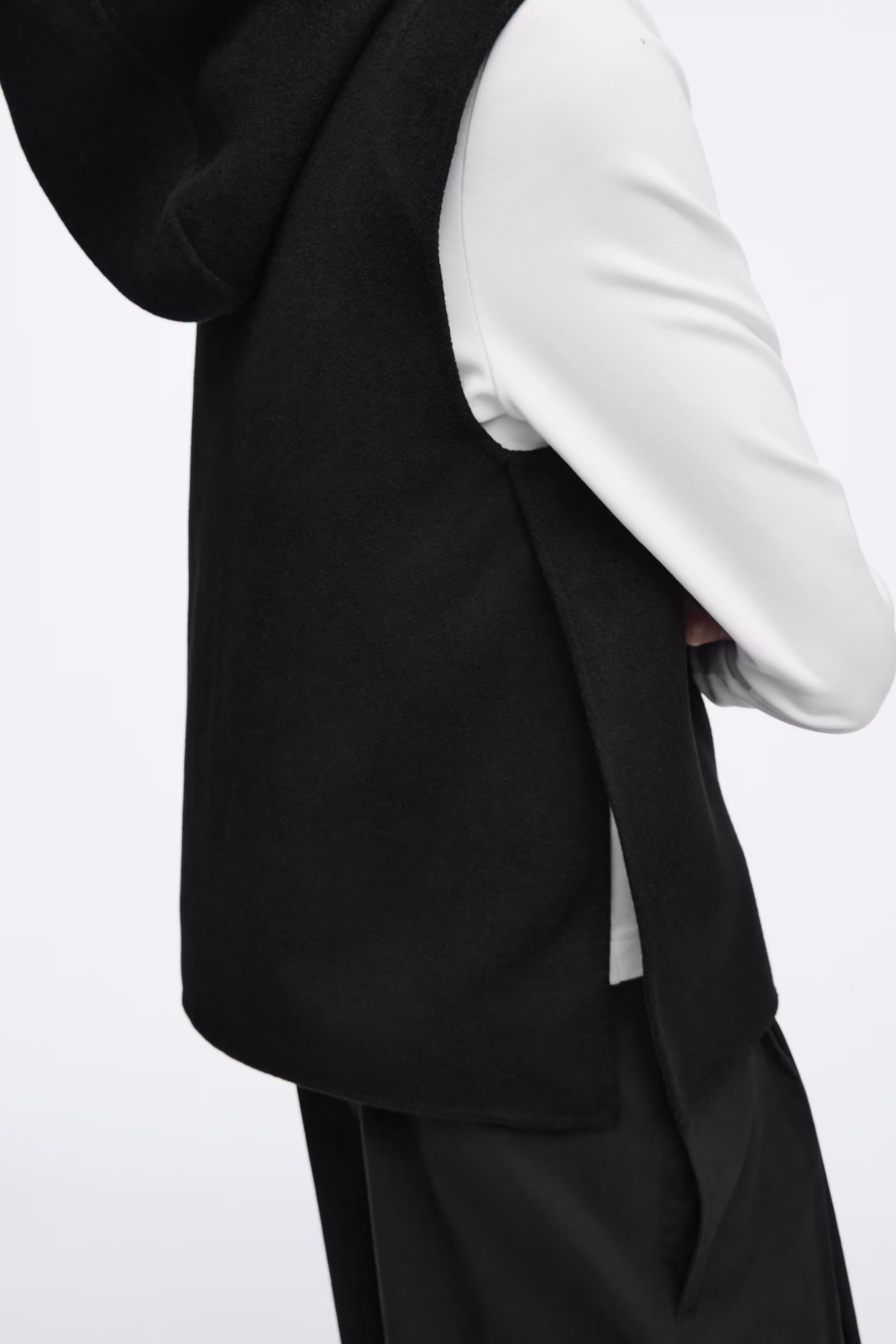 DOUBLE-FACED HYBRID HOODED GILET