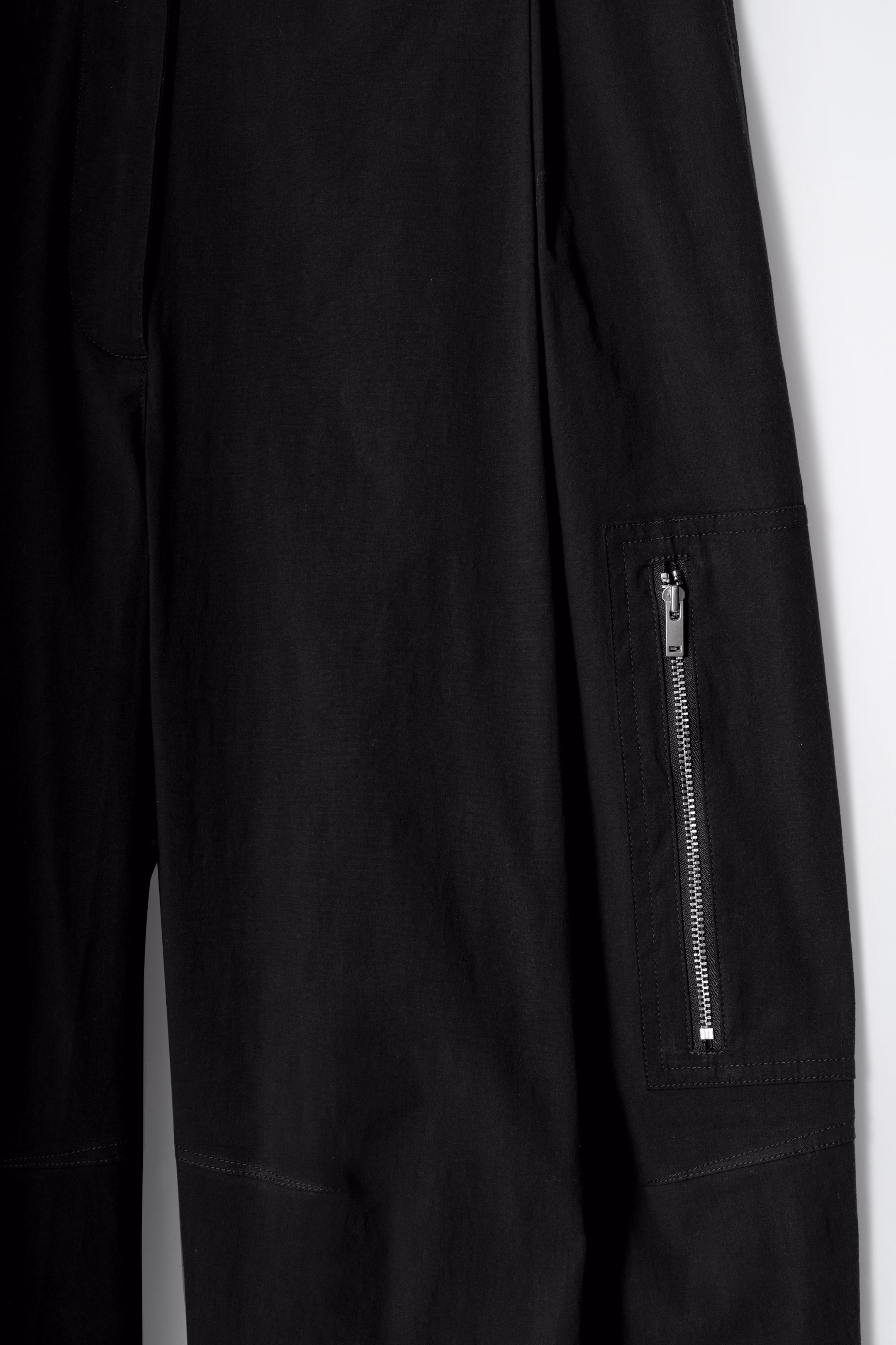 UTILITY BARREL-LEG CARGO TROUSERS