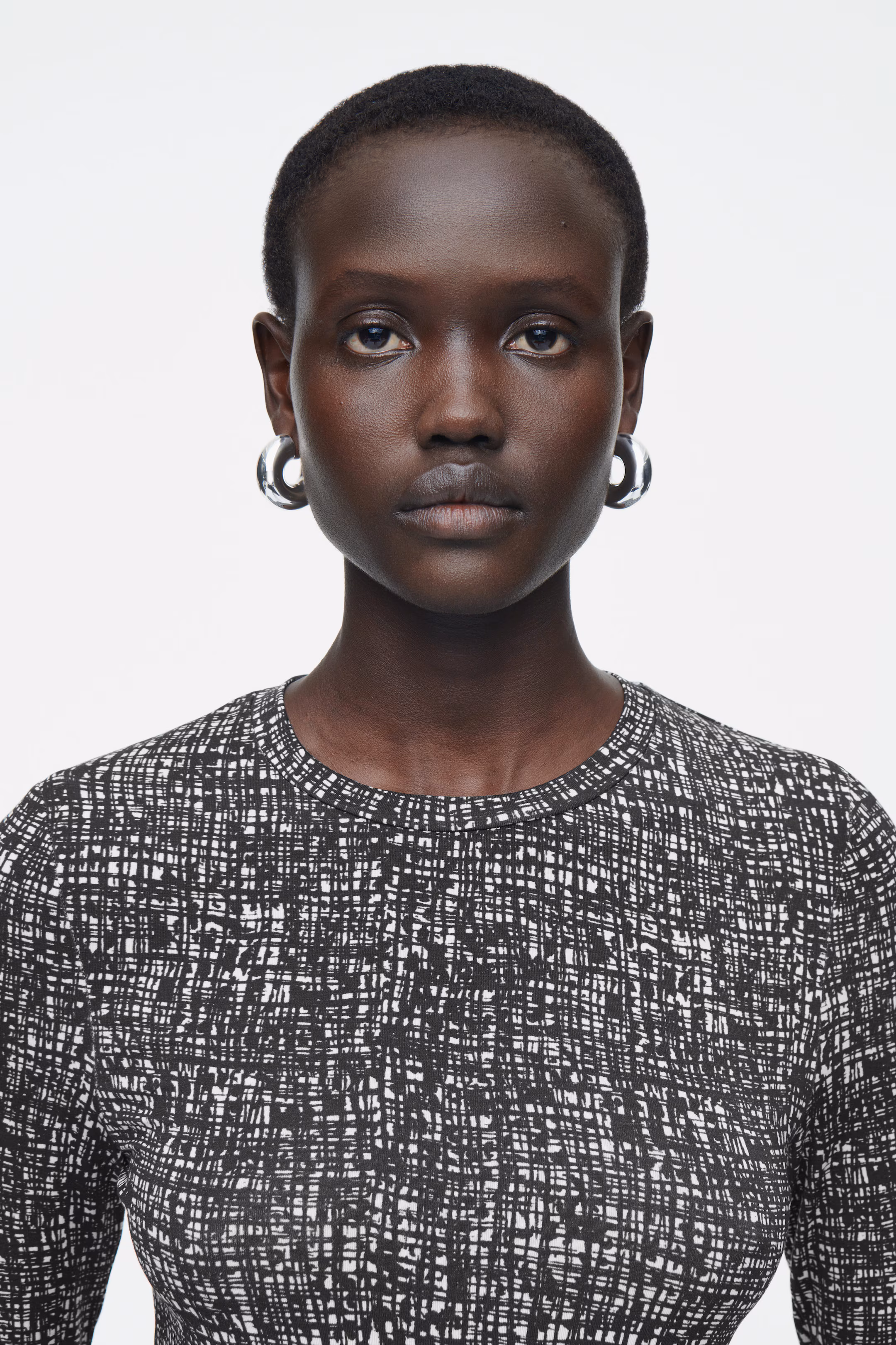 SLIM LIGHTWEIGHT LONG-SLEEVED TOP