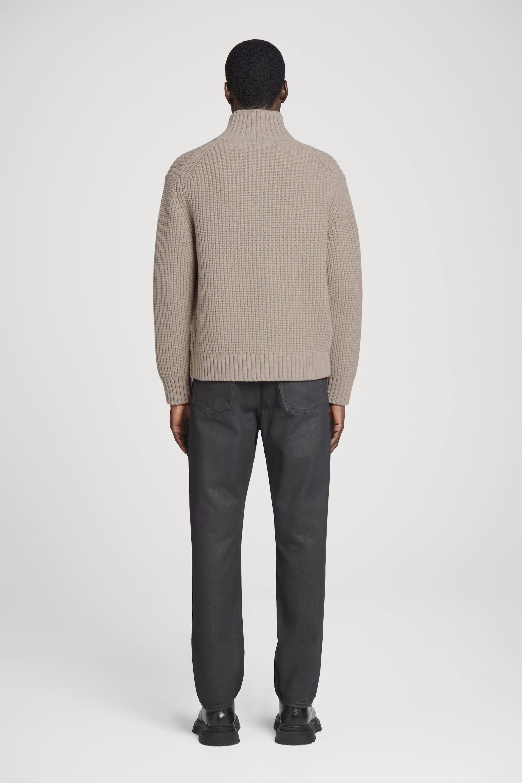 SIGNATURE STRAIGHT-LEG JEANS