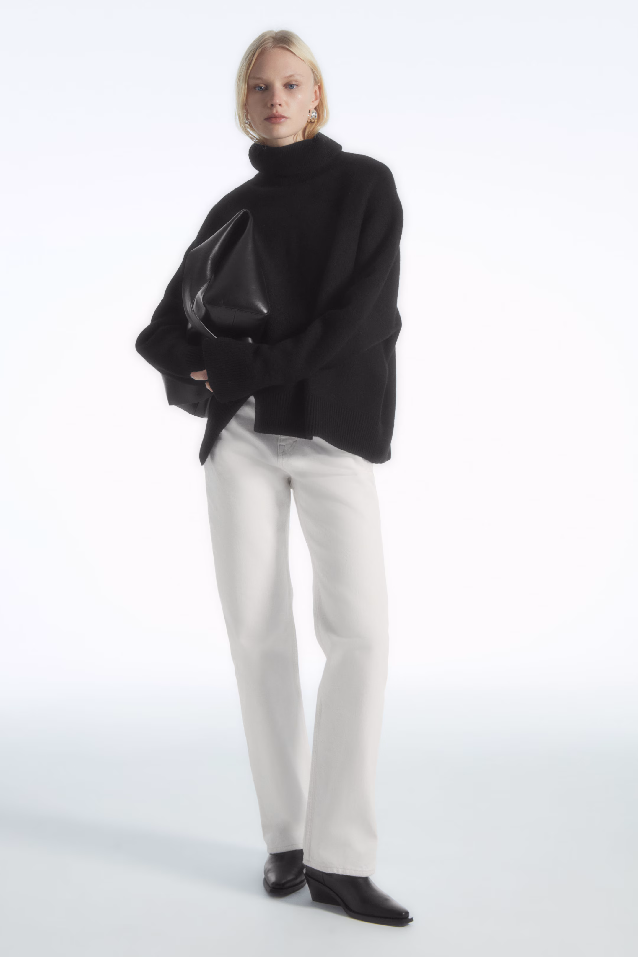 COLUMN STRAIGHT-LEG JEANS