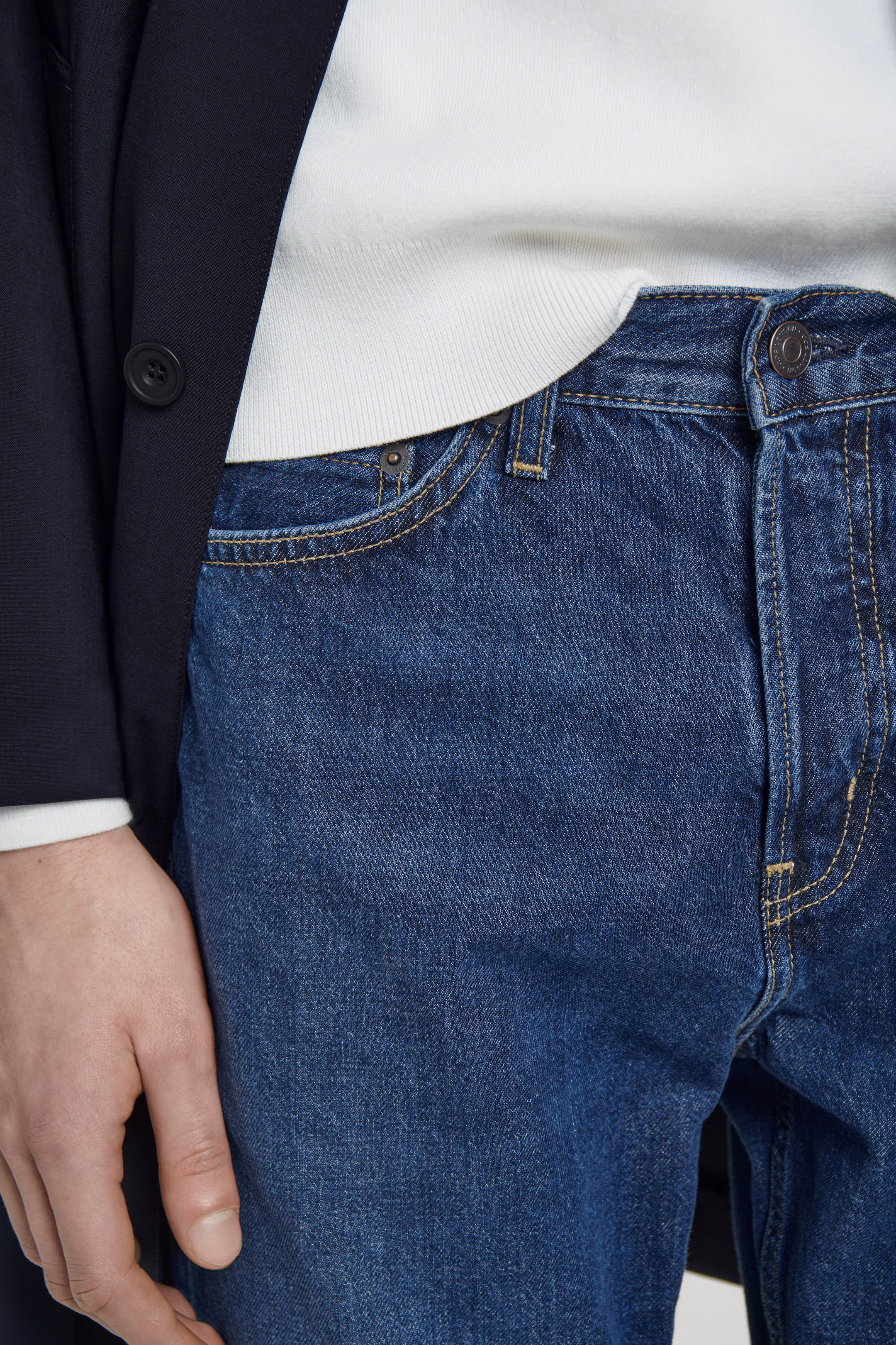 PILLAR TAPERED JEANS