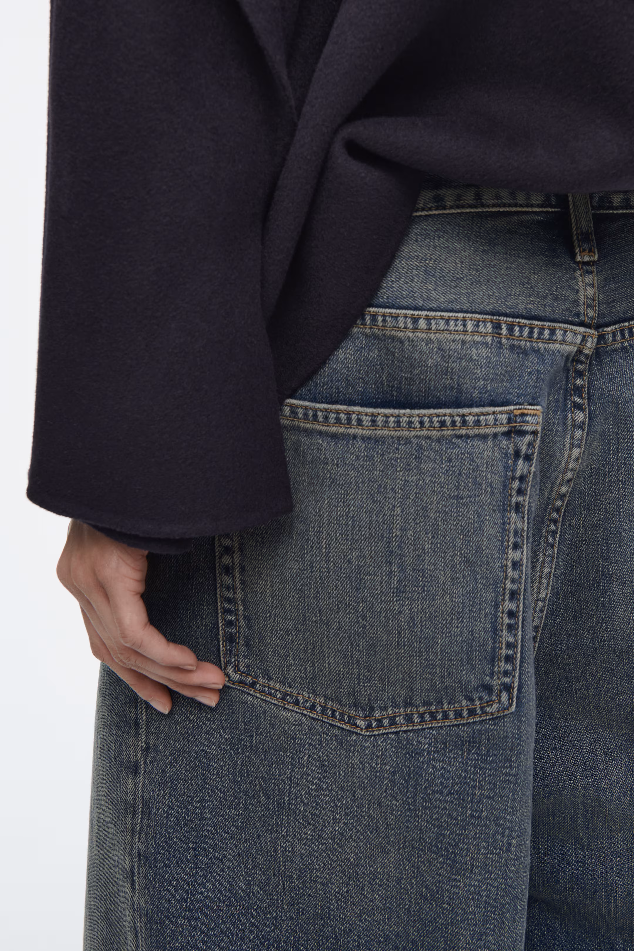 VOLUME WIDE-LEG JEANS