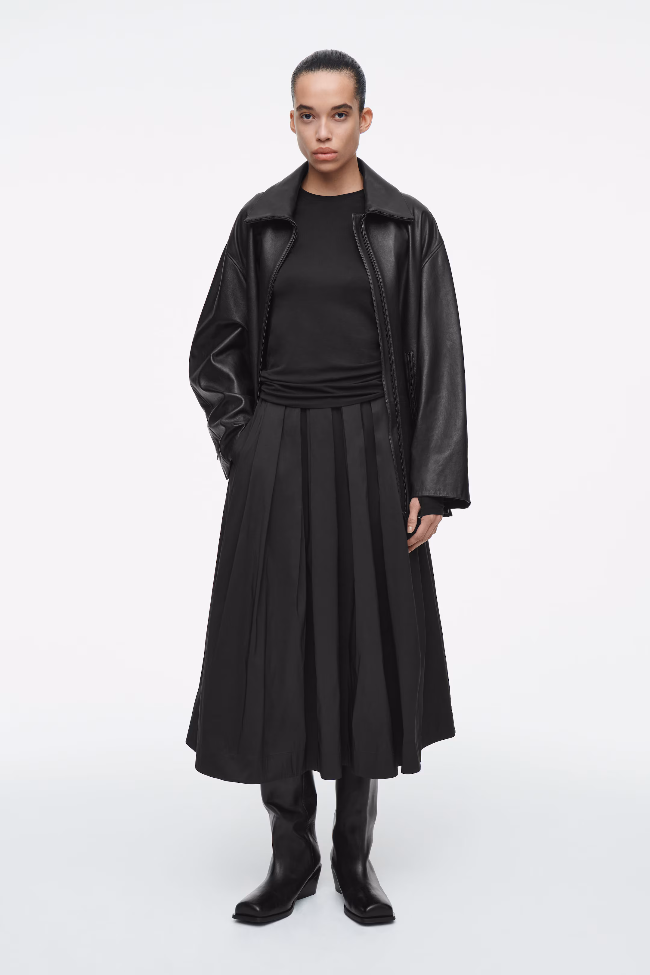 SLIM LIGHTWEIGHT LONG-SLEEVED TOP