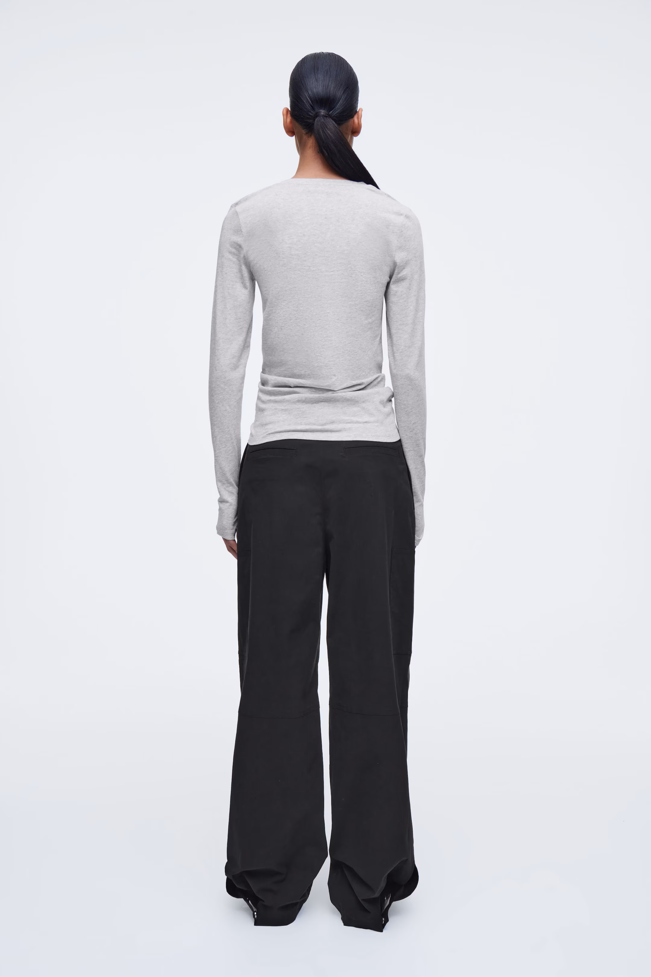SLIM LIGHTWEIGHT LONG-SLEEVED TOP