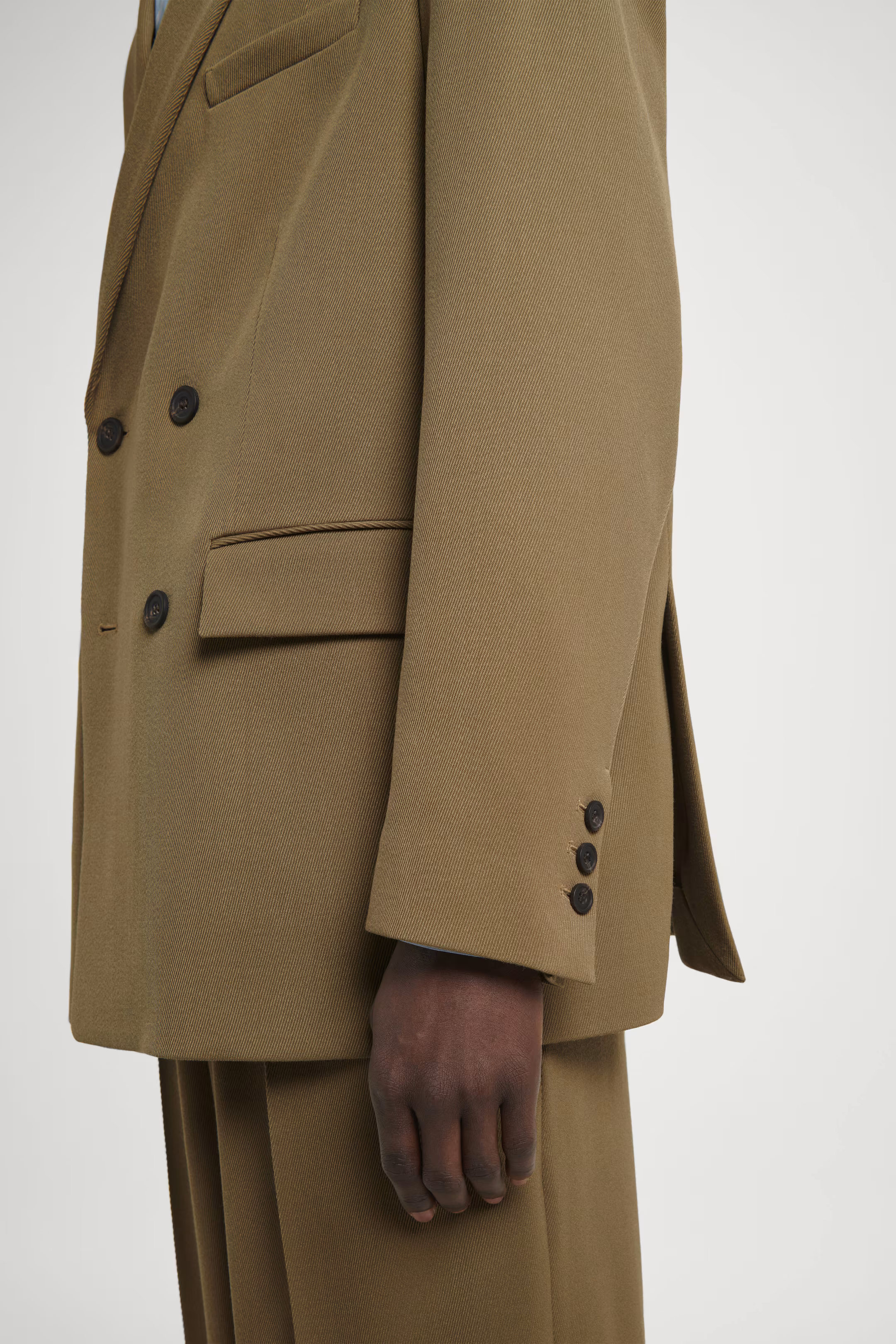 RELAXED DOUBLE-BREASTED WOOL BLAZER