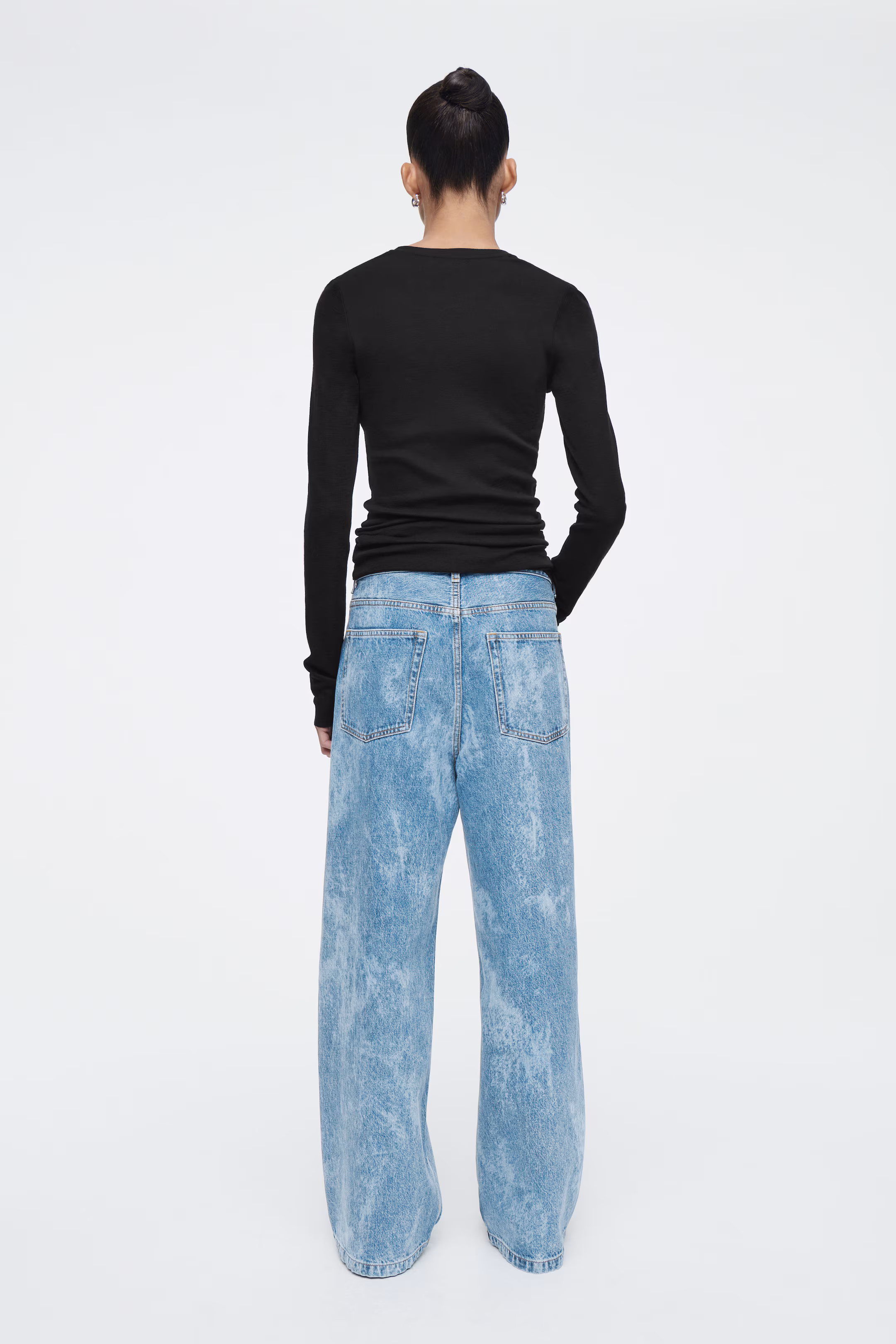 VOLUME WIDE-LEG JEANS