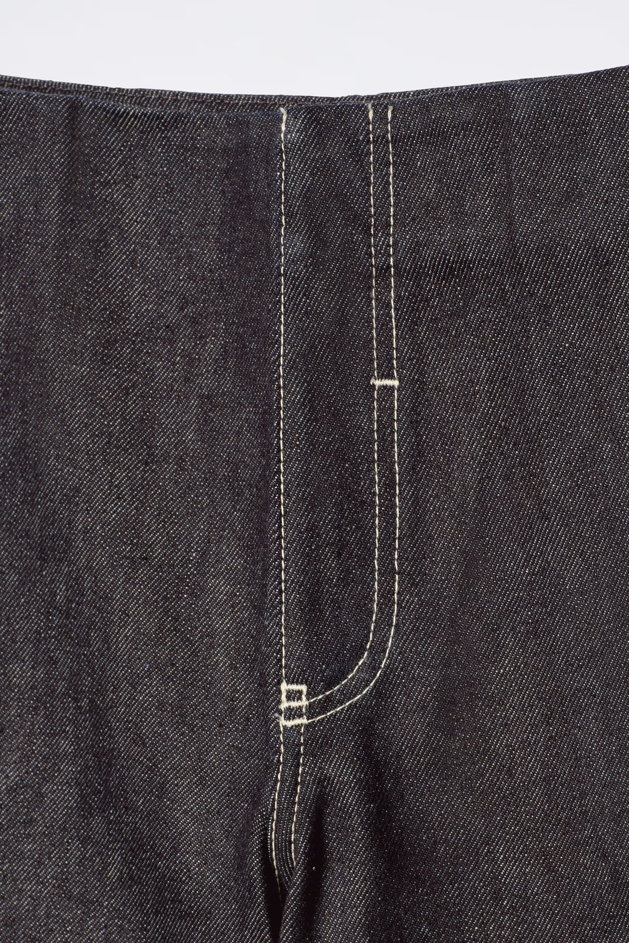 DENIM BARREL-LEG JEANS