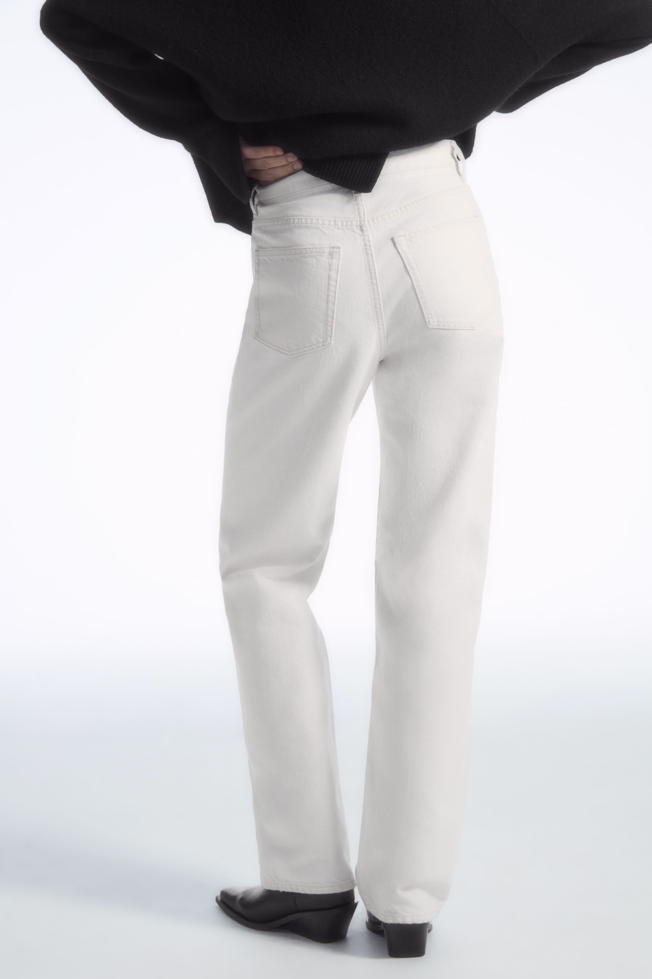 COLUMN STRAIGHT-LEG JEANS