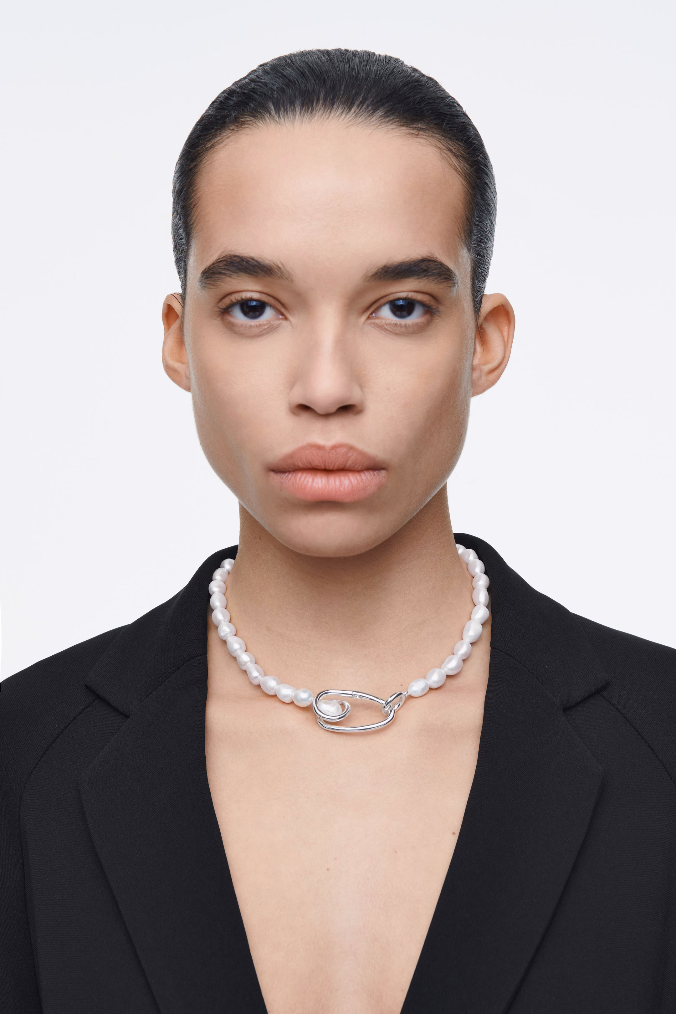 COILED FRESHWATER PEARL NECKLACE