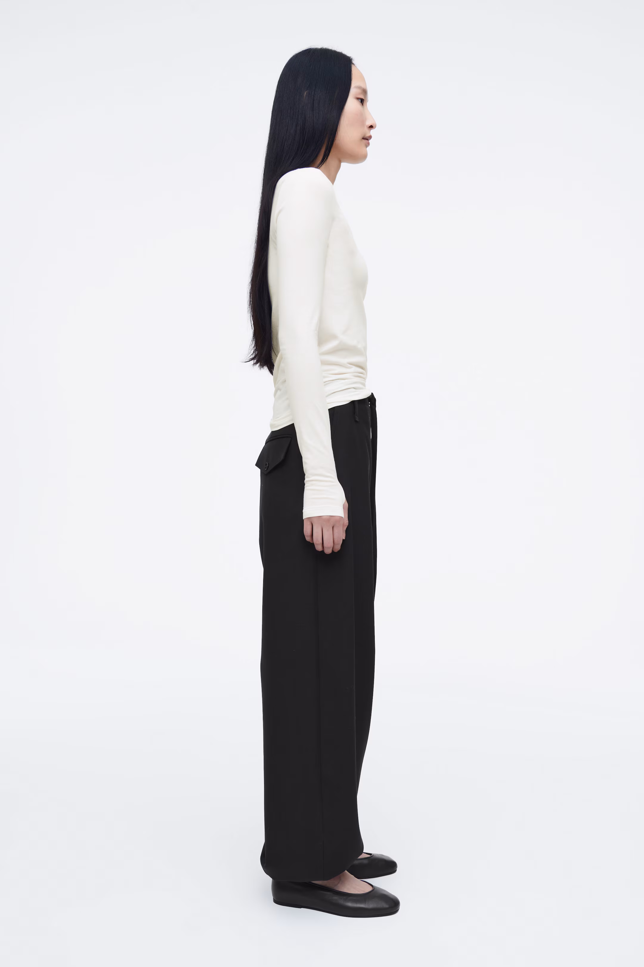 SLIM LIGHTWEIGHT LONG-SLEEVED TOP