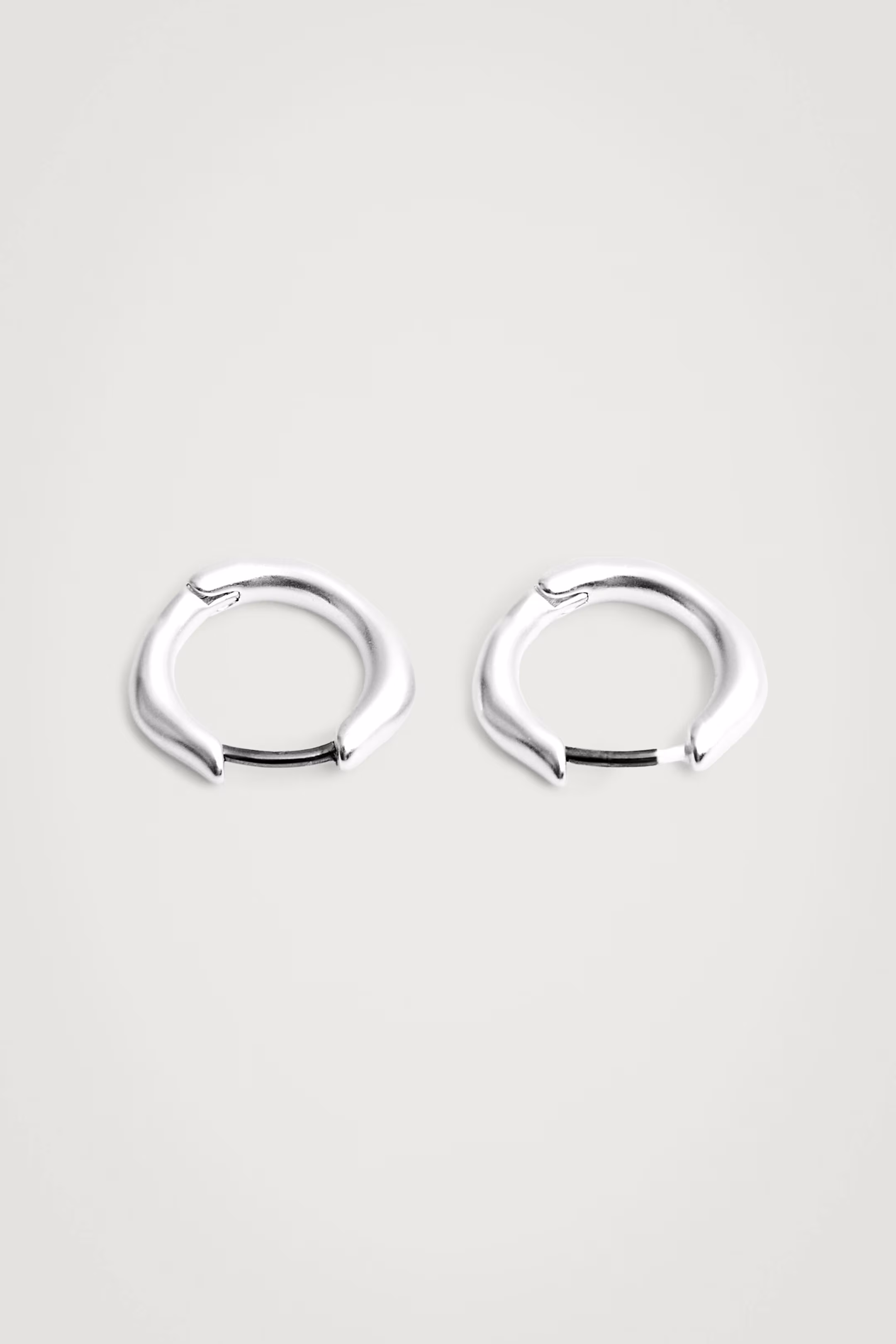 HAMMERED HUGGIE HOOP EARRINGS