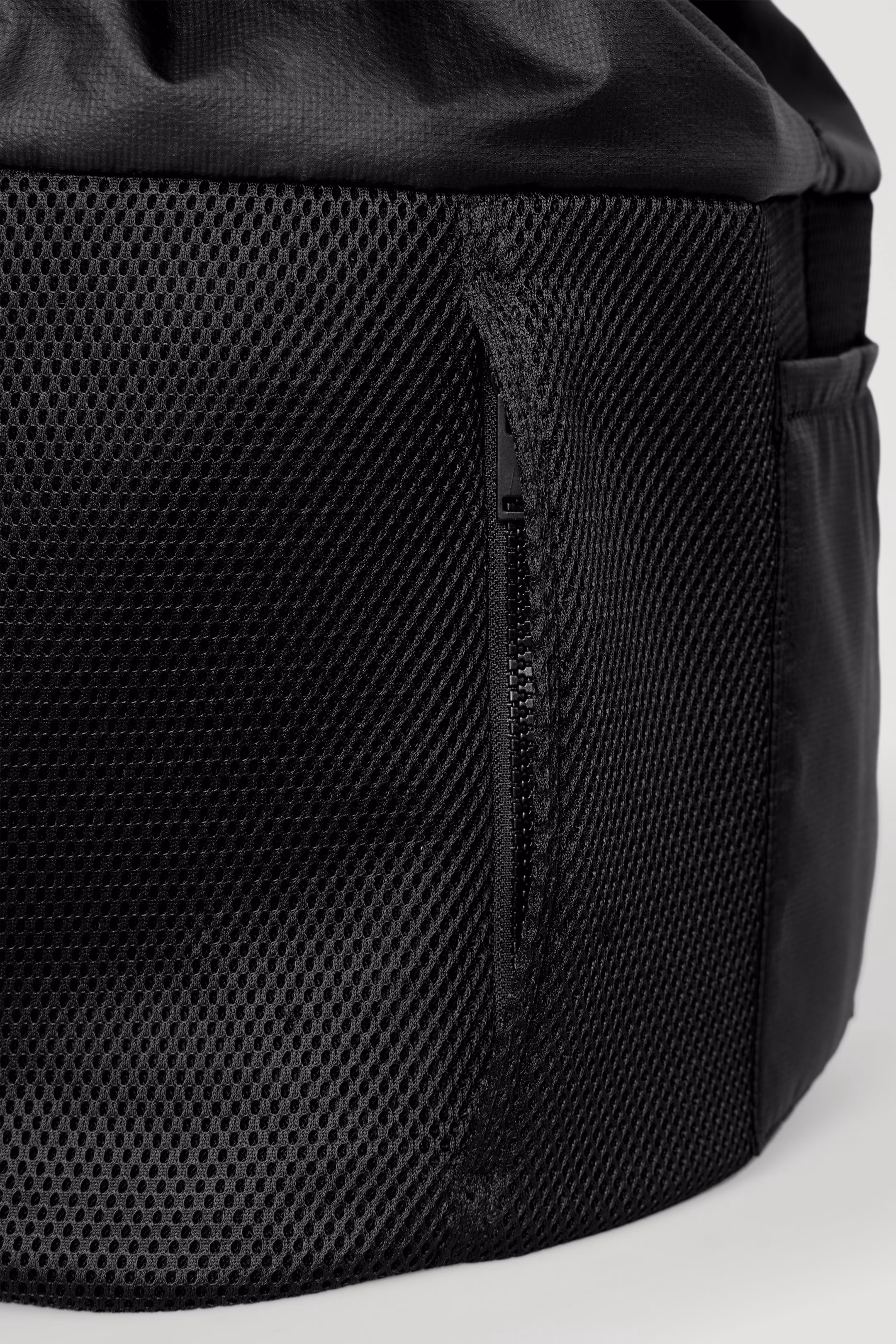 DUFFLE BACKPACK - MESH