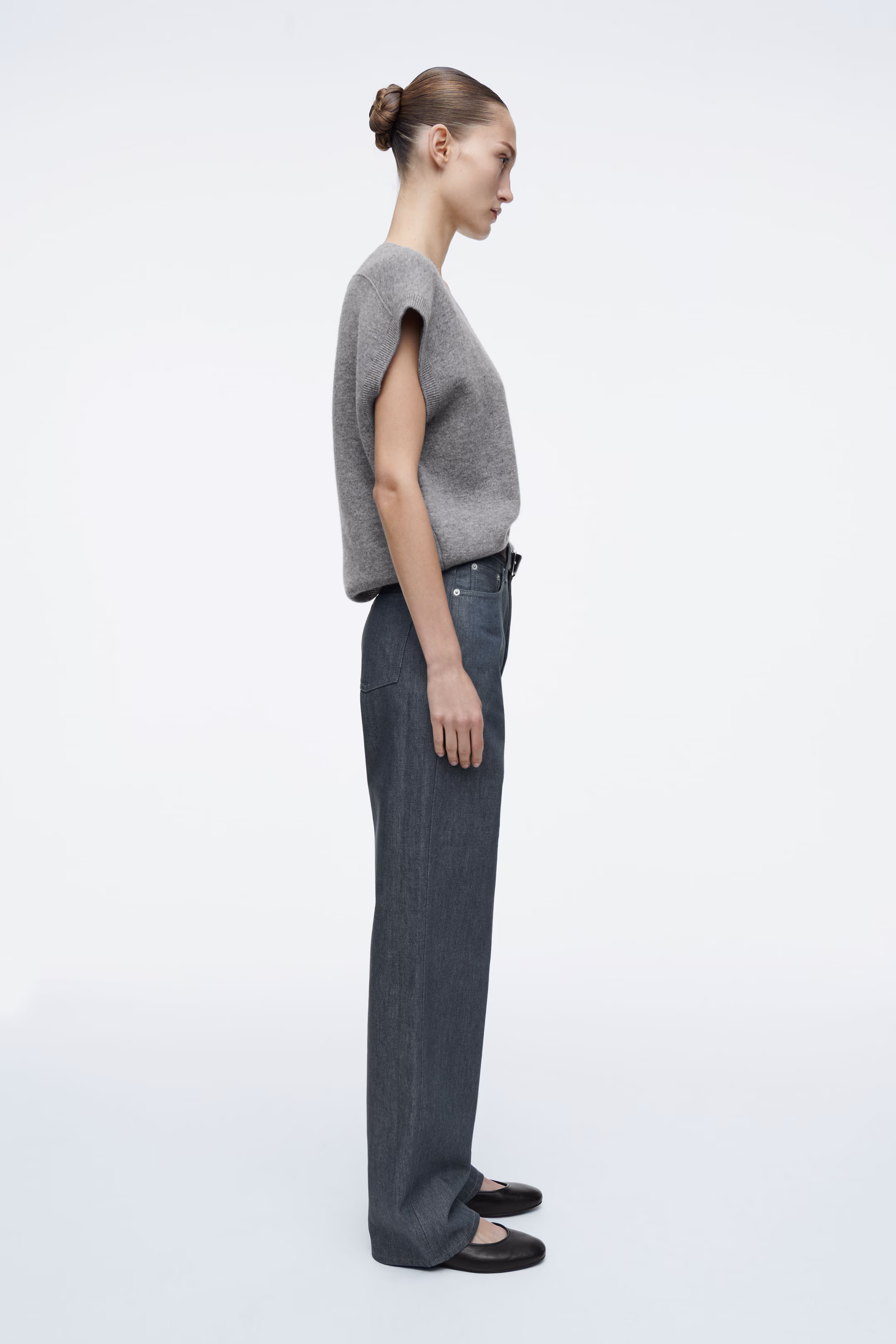 COLUMN STRAIGHT-LEG JEANS