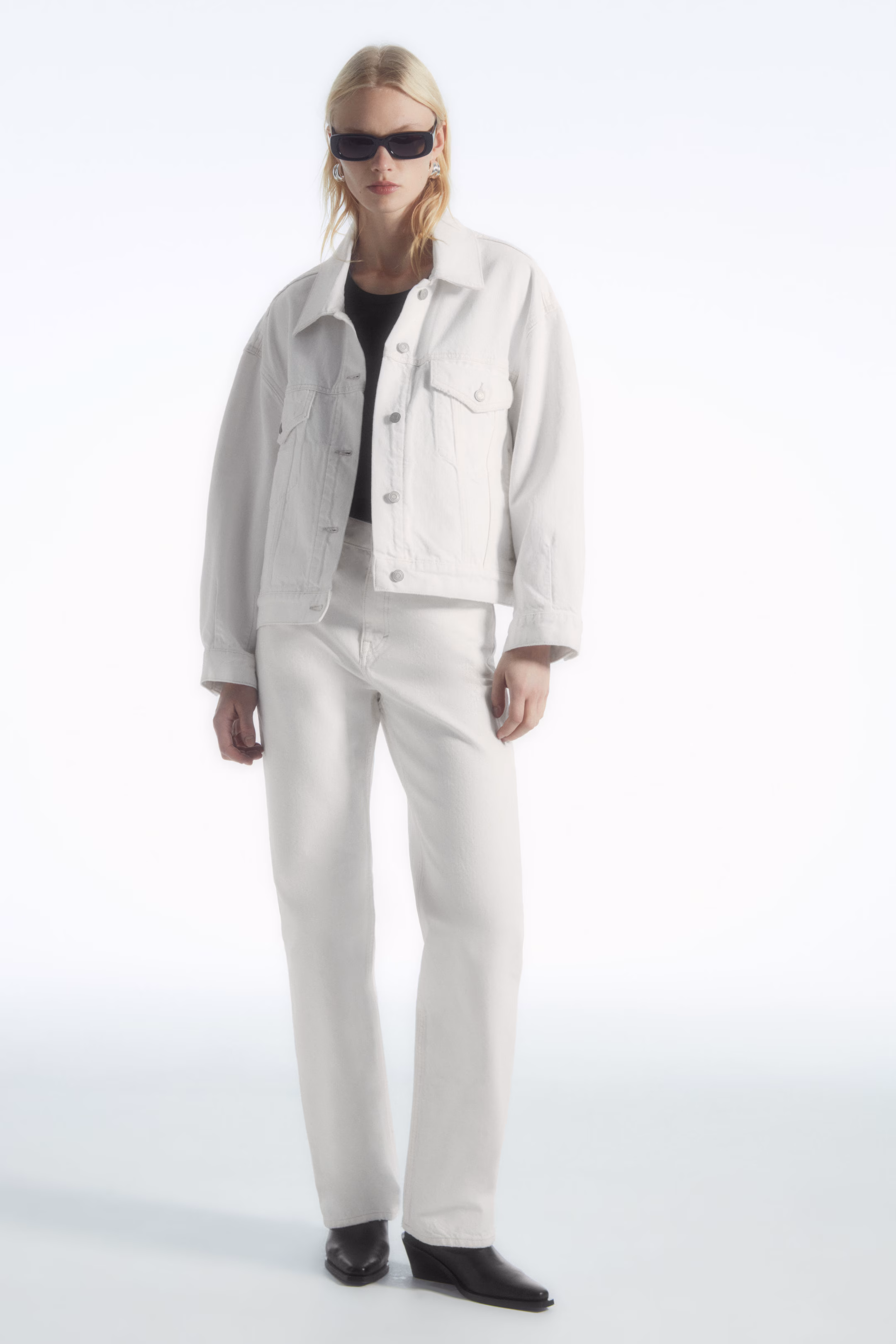 COLUMN STRAIGHT-LEG JEANS