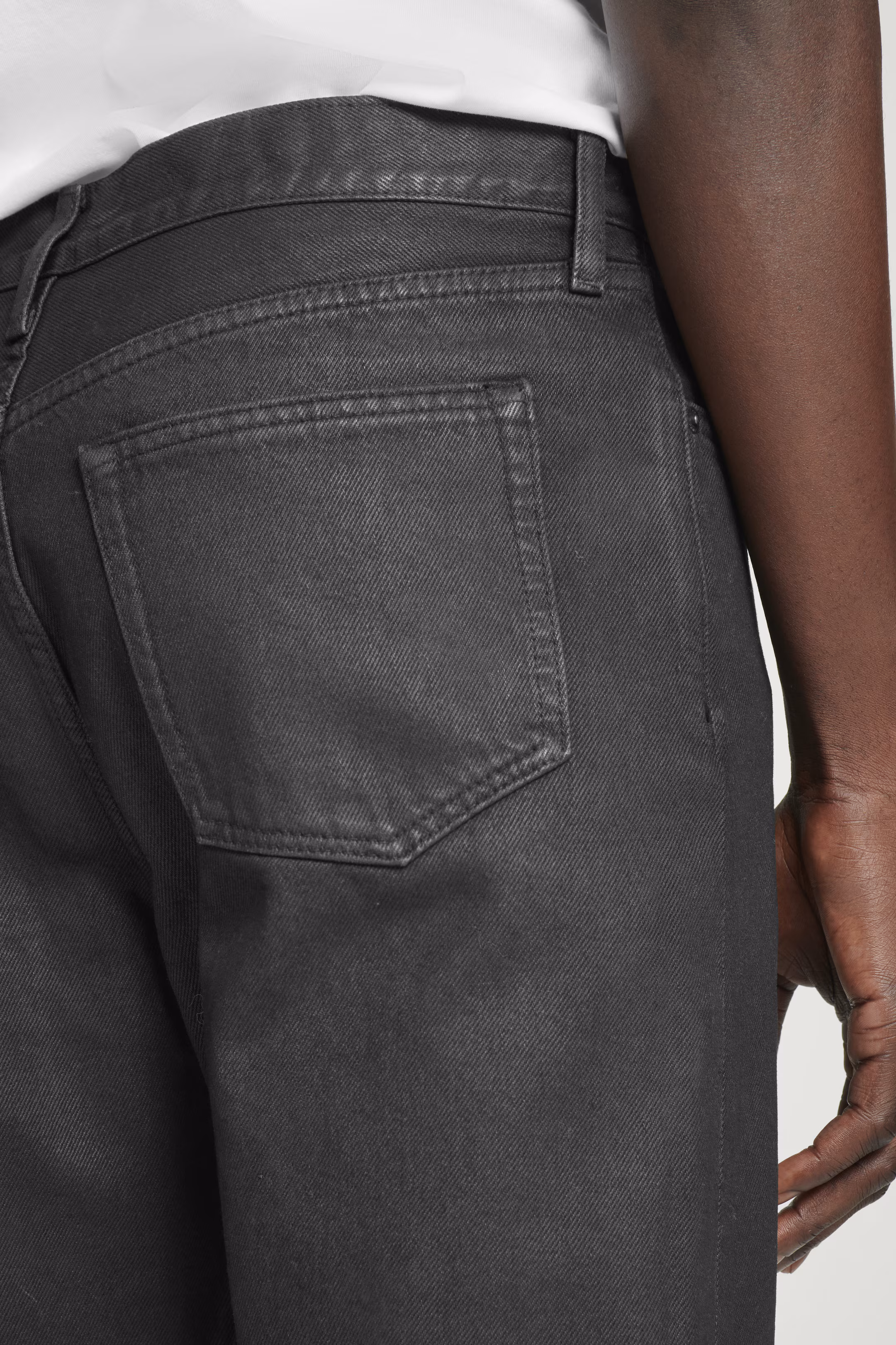 SIGNATURE STRAIGHT-LEG JEANS