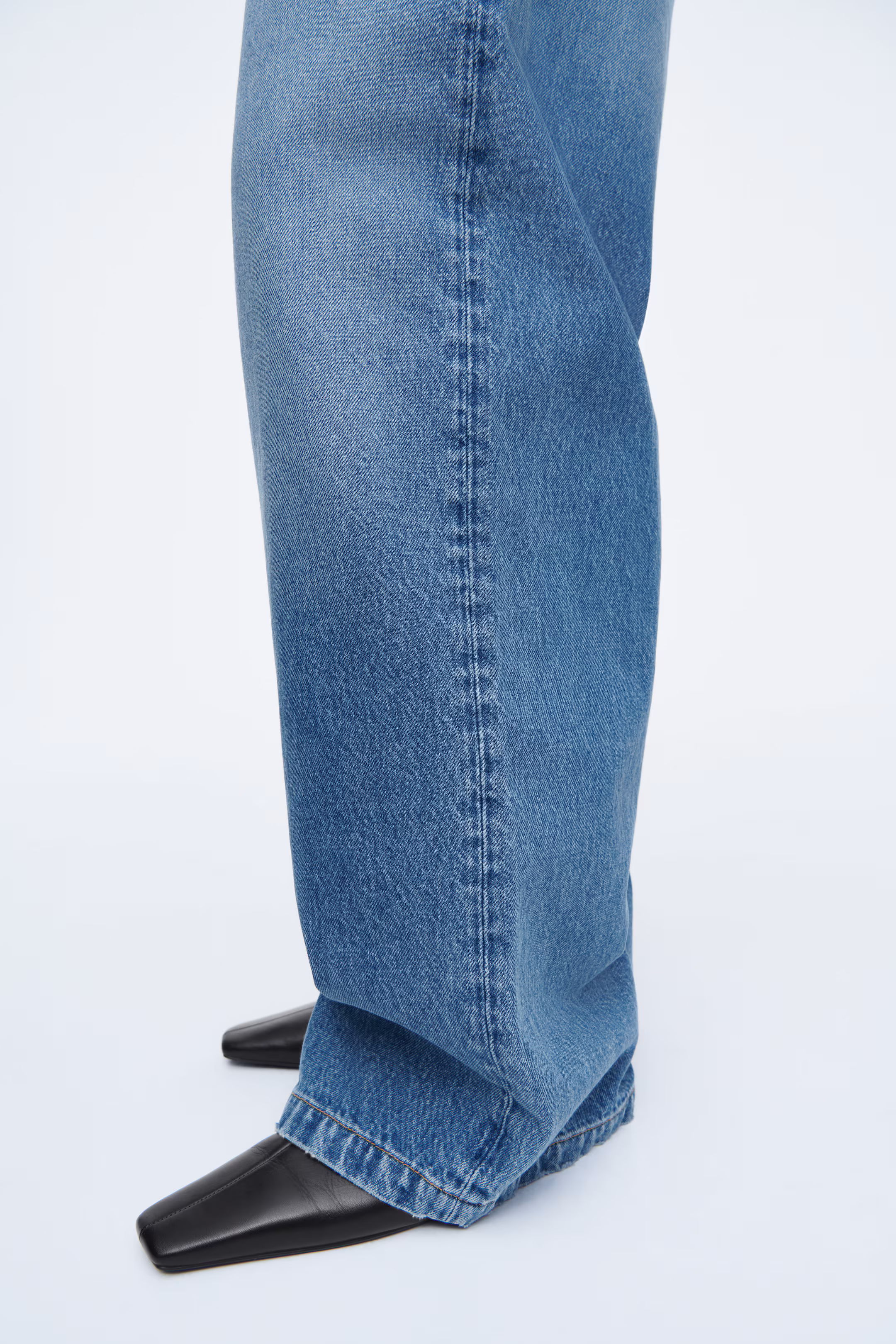 VOLUME WIDE-LEG JEANS