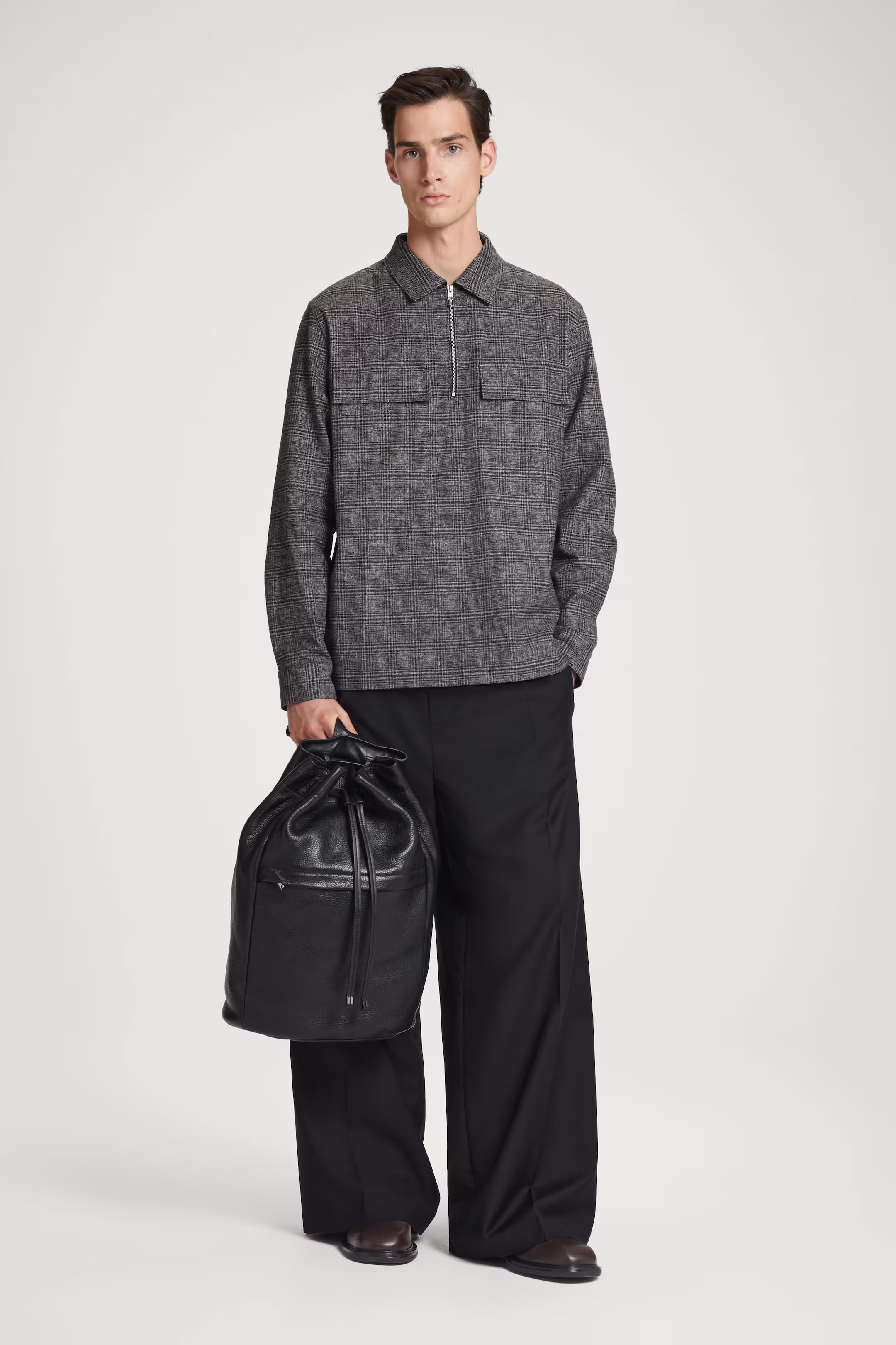 DRAWSTRING DUFFLE BAG - LEATHER