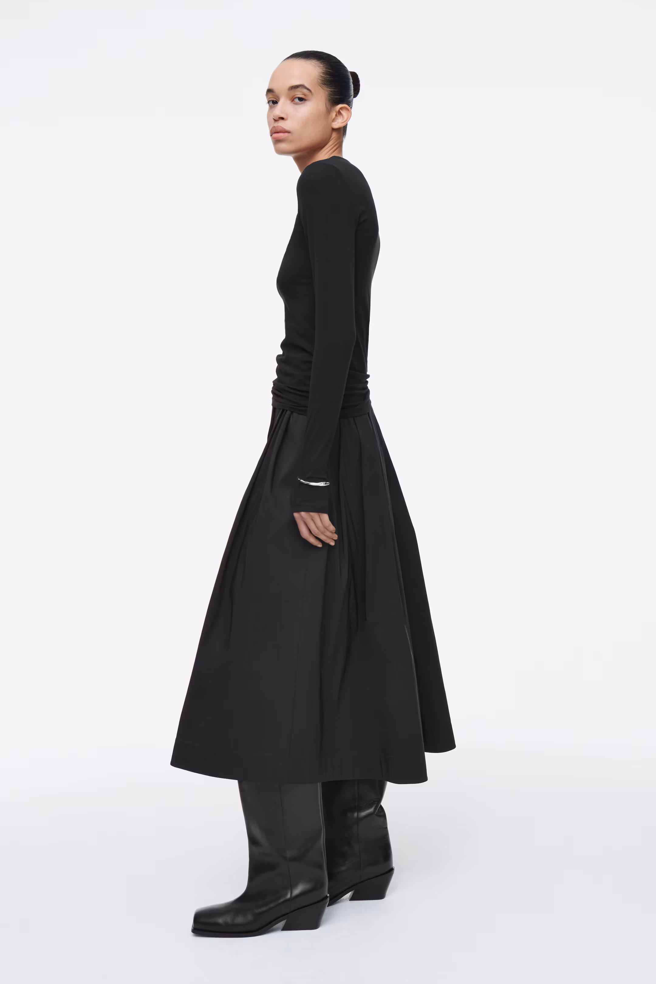 SLIM LIGHTWEIGHT LONG-SLEEVED TOP