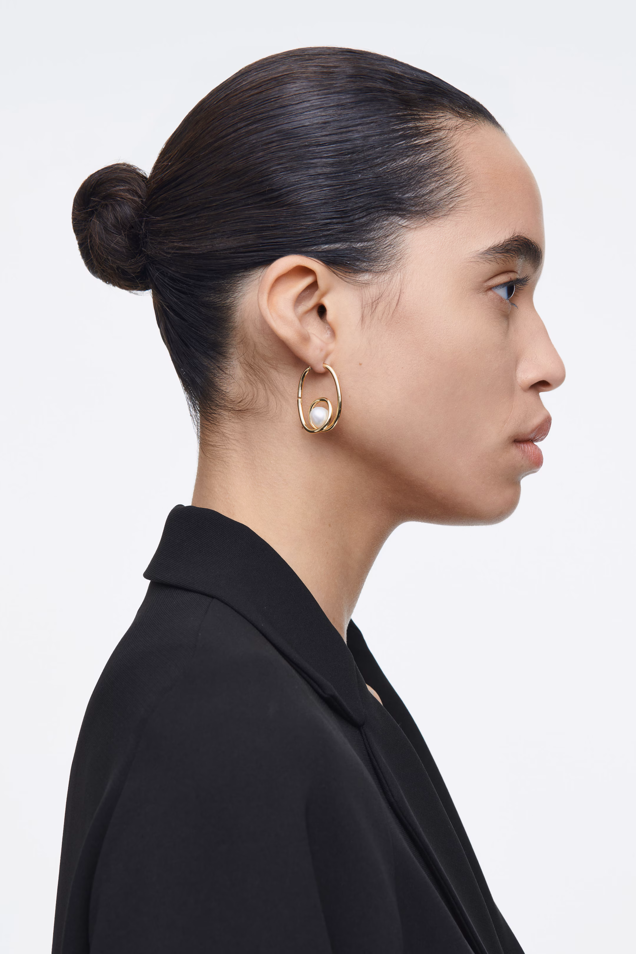 COILED FRESHWATER PEARL HOOP EARRINGS