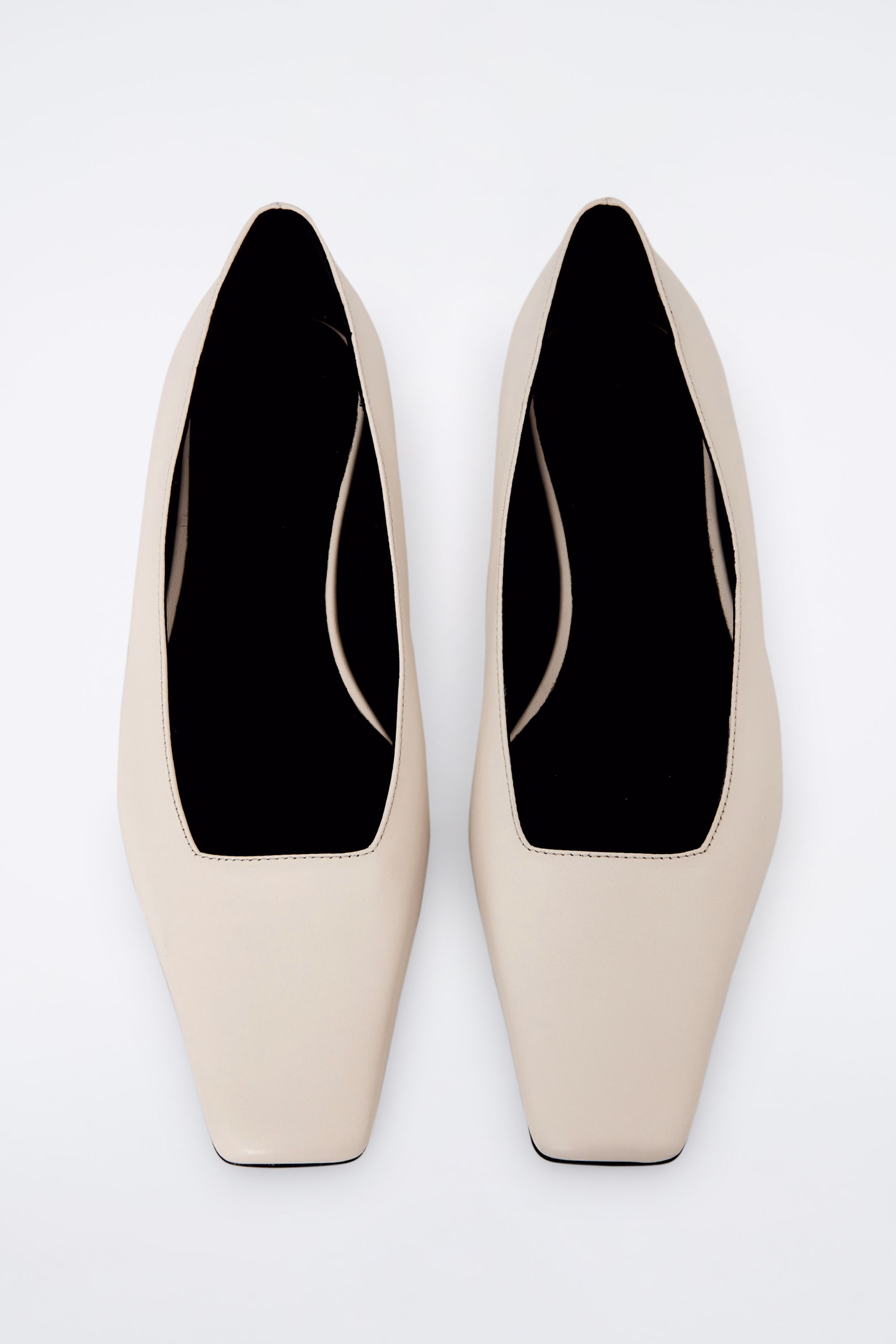 SQUARE-TOE LEATHER COURT SHOES