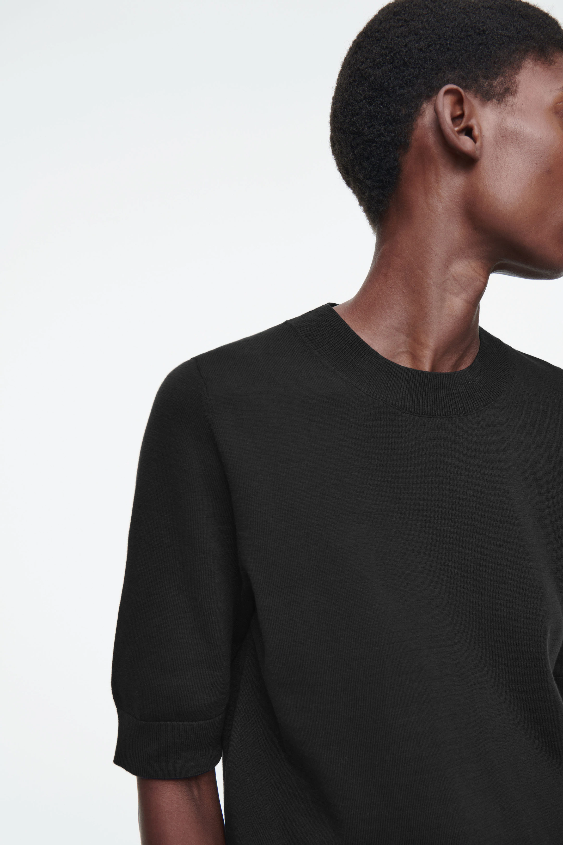 REGULAR KNITTED T-SHIRT