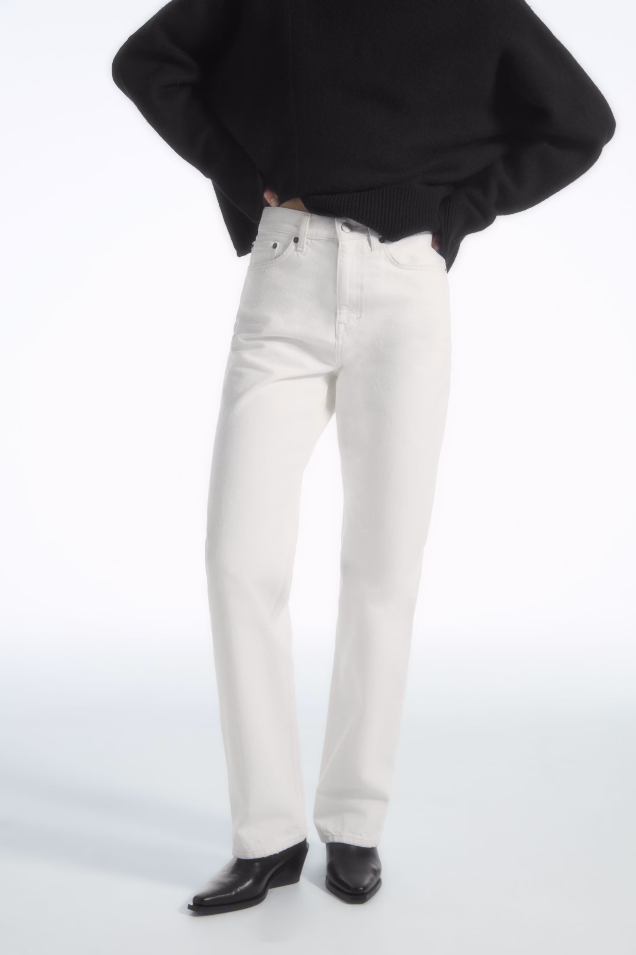 COLUMN STRAIGHT-LEG JEANS