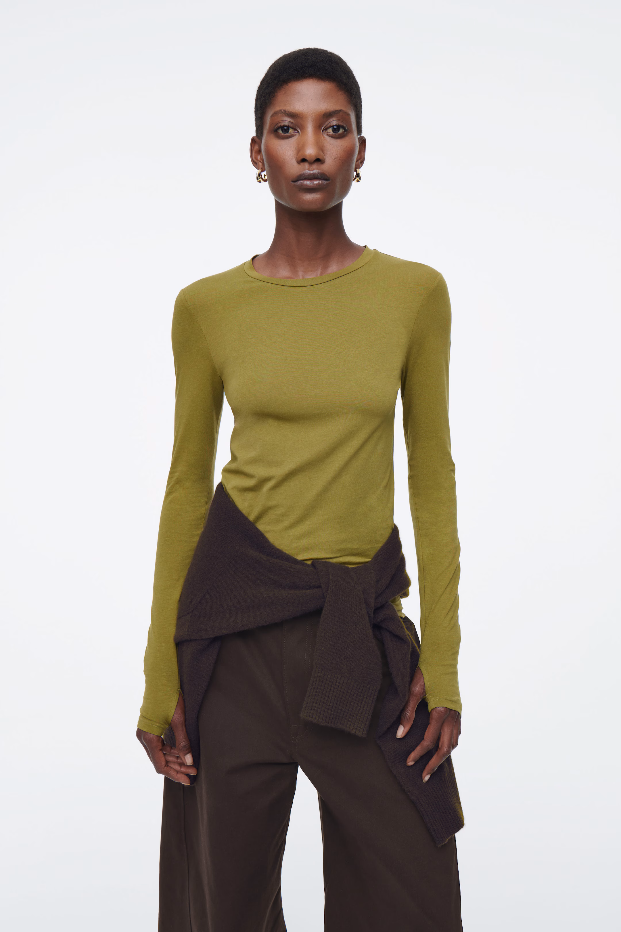 SLIM LIGHTWEIGHT LONG-SLEEVED TOP