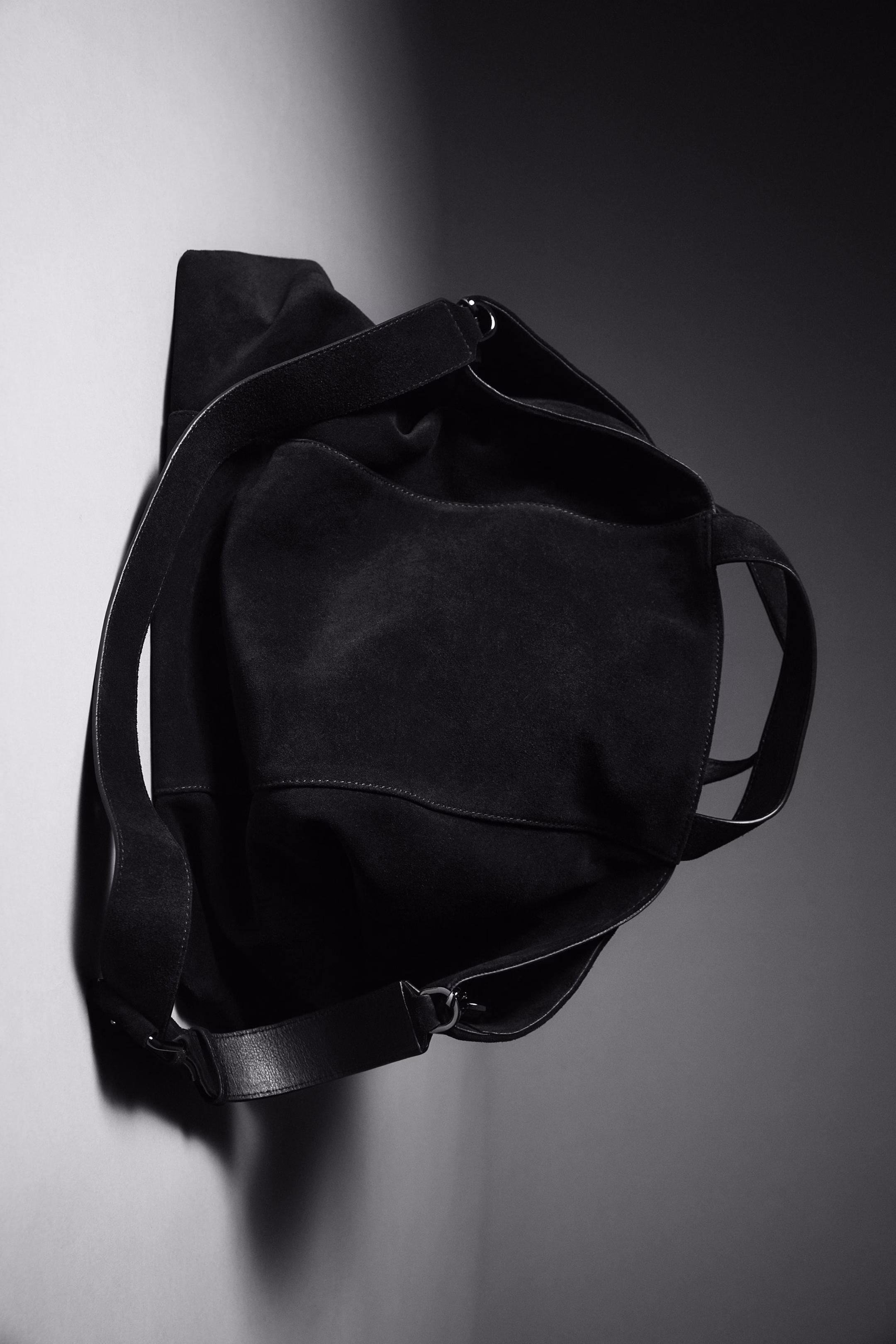 CONVERTIBLE TOTE BAG - SUEDE