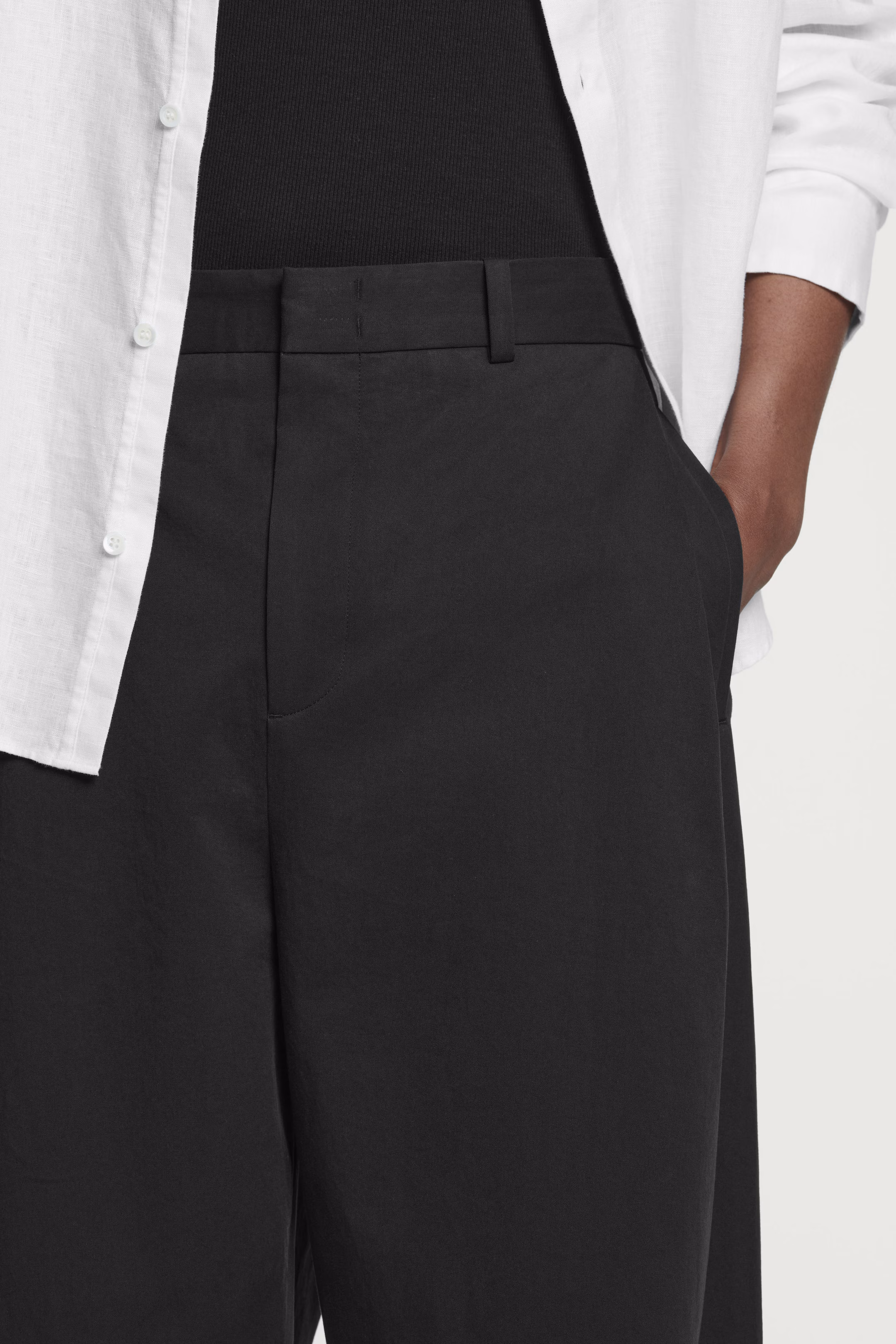 PLEATED COTTON WIDE-LEG TROUSERS