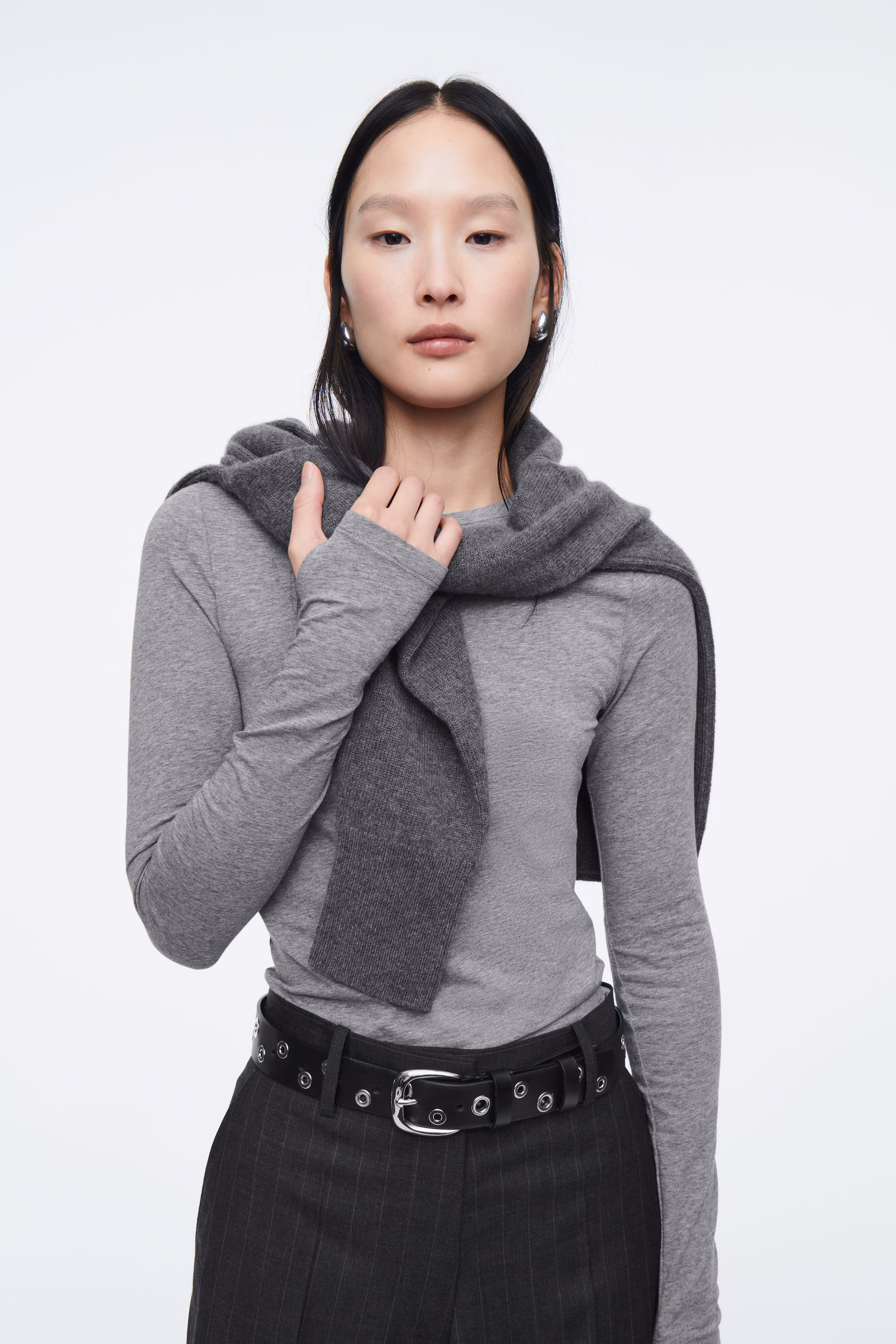 SLIM LIGHTWEIGHT LONG-SLEEVED TOP