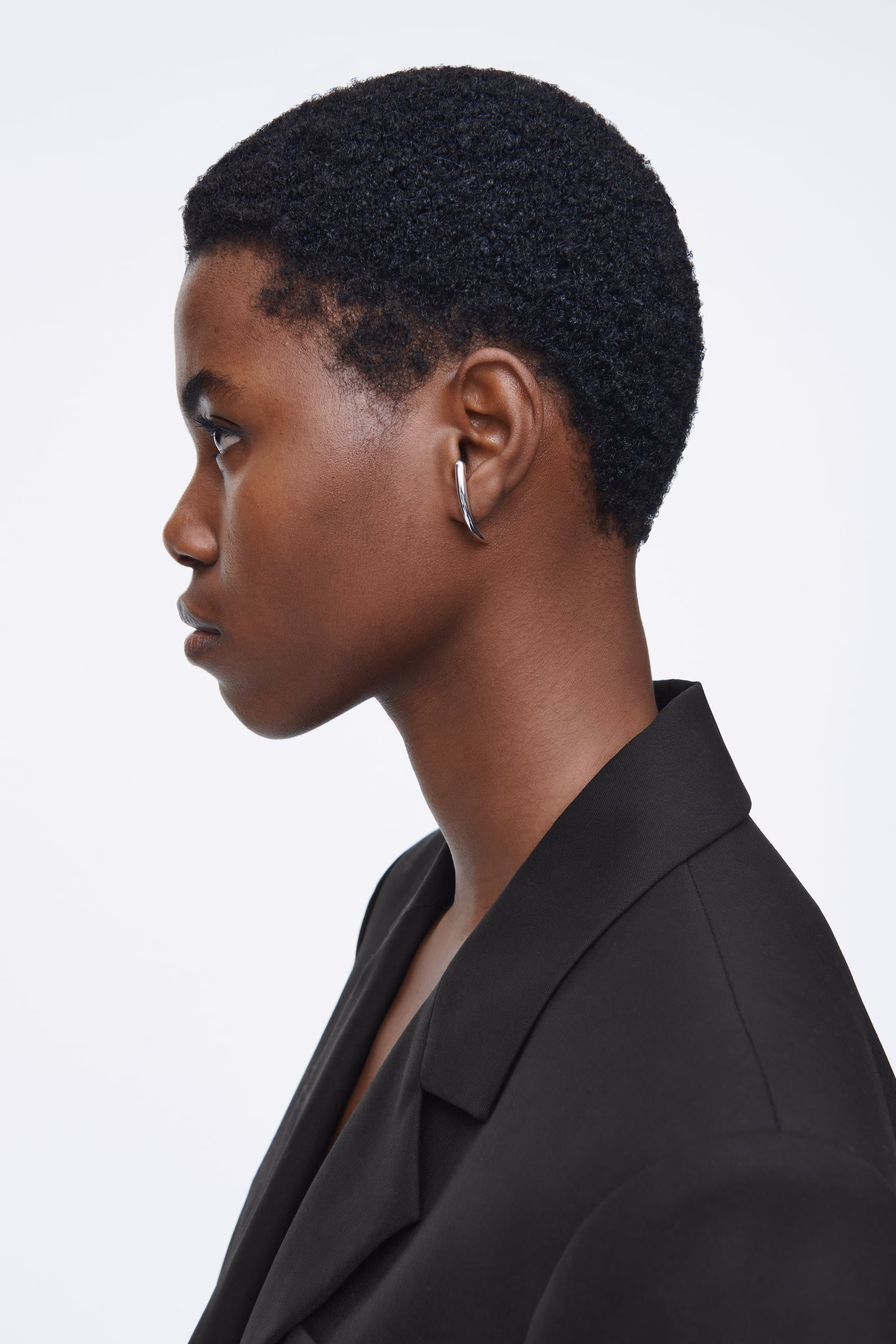 CURVED STUD EARRINGS