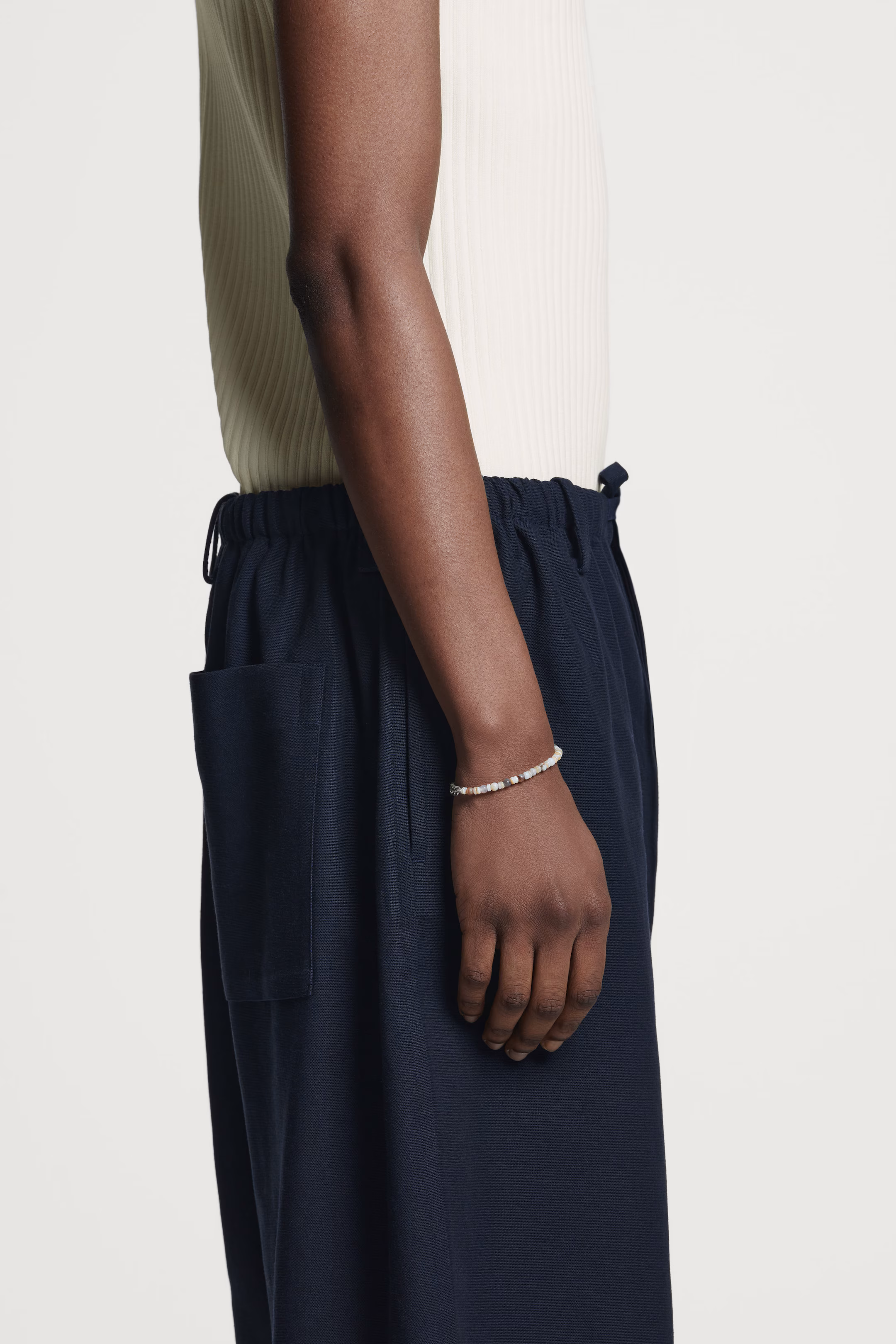 STONE AND SHELL CHAIN BRACELET