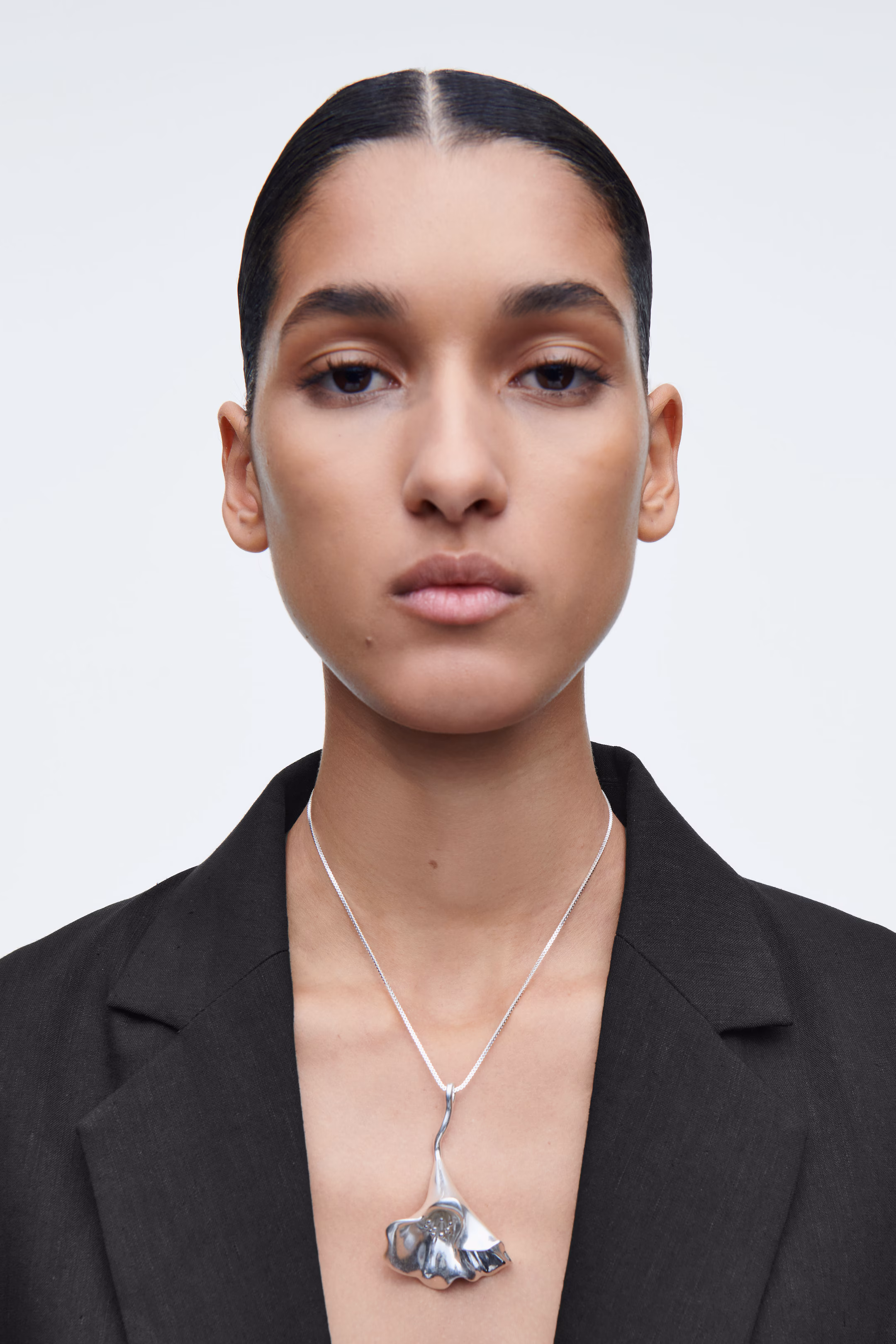 FLORAL PENDANT NECKLACE