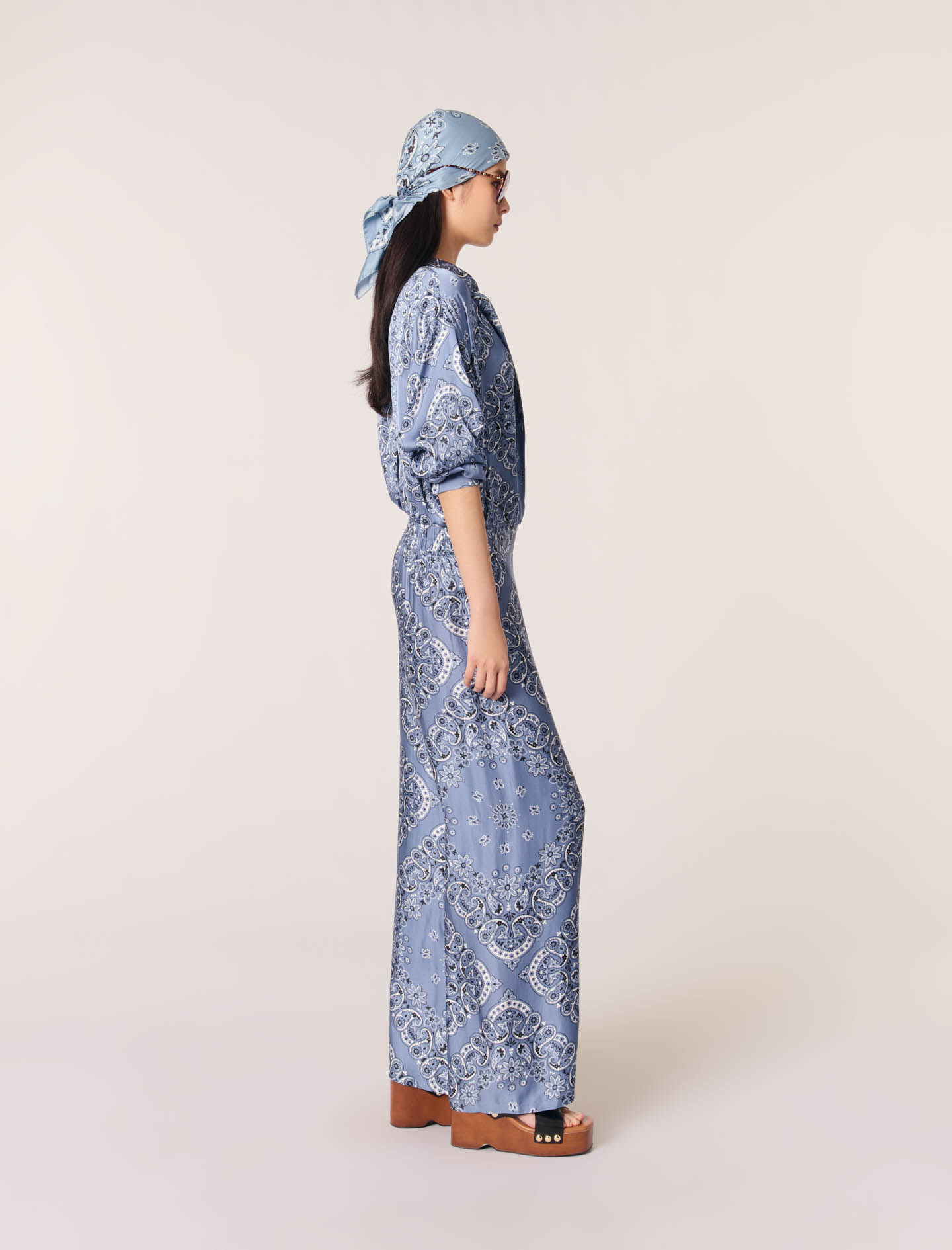 Flowing patterned trousers