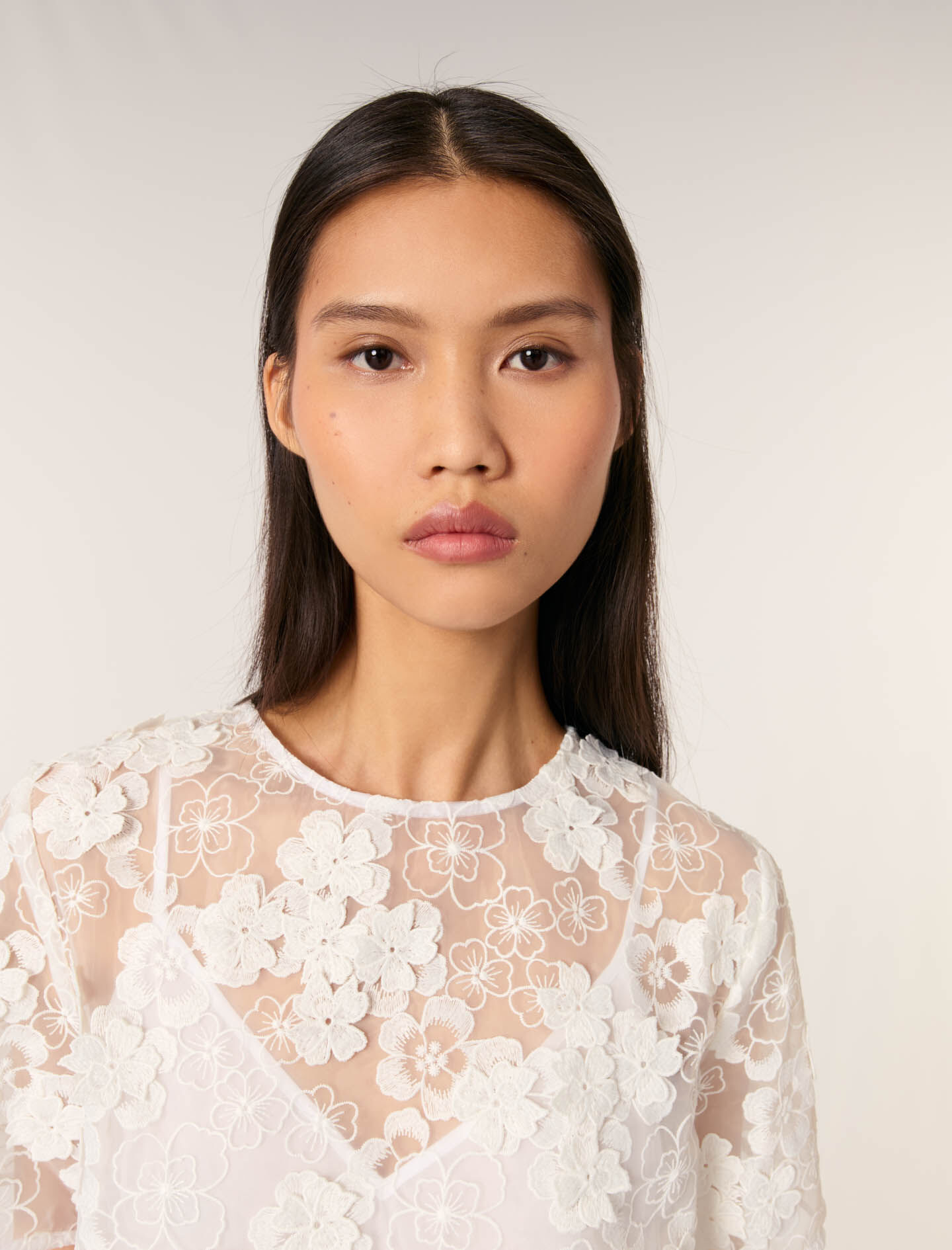 Embroidered short-sleeved top