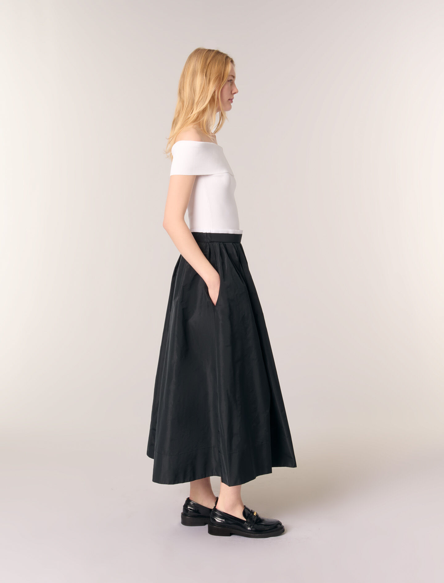 Long skirt with contrast waistband