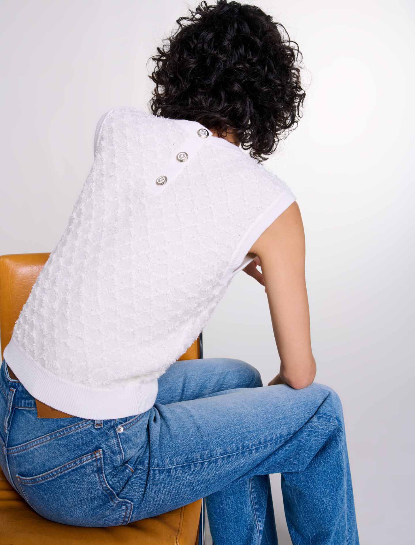 Sleeveless knit jumper