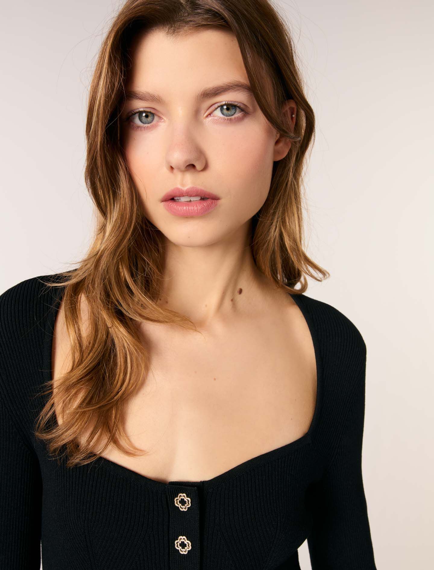 Low-neck rib knit jumper