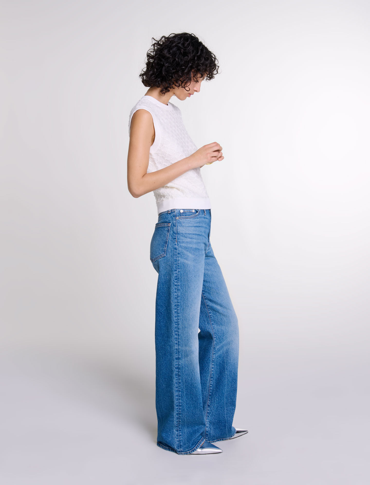 Sleeveless knit jumper