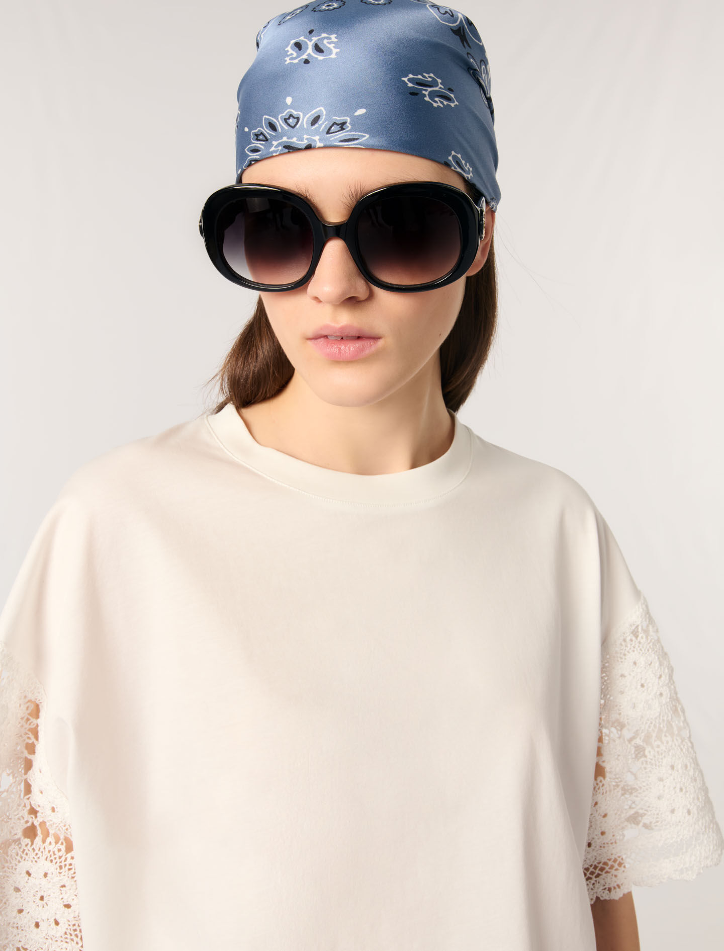 T-shirt with crochet sleeves